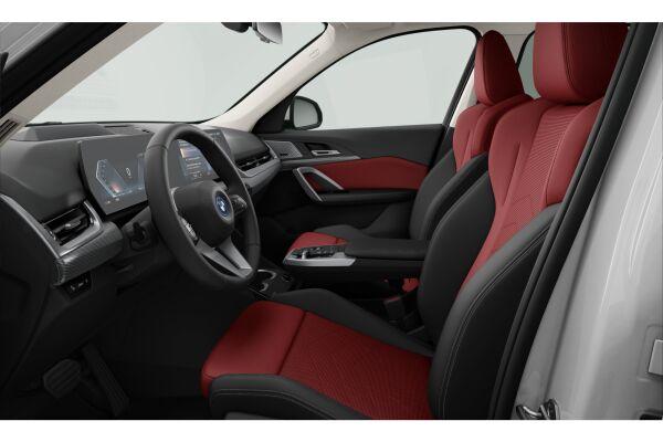 BMW iX1 30 xDrive-image-4