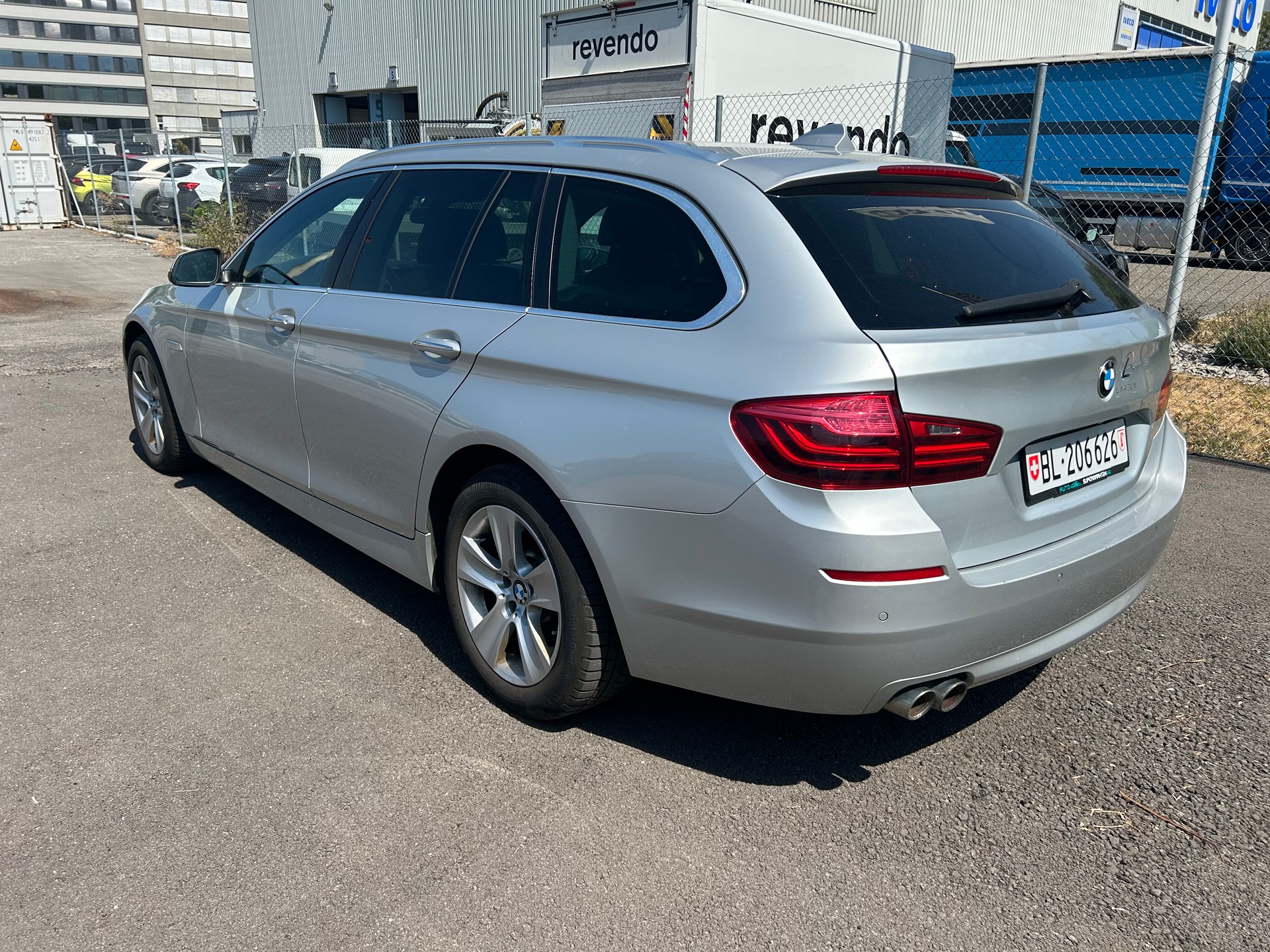 BMW 525d Touring xDrive Steptronic-image-2