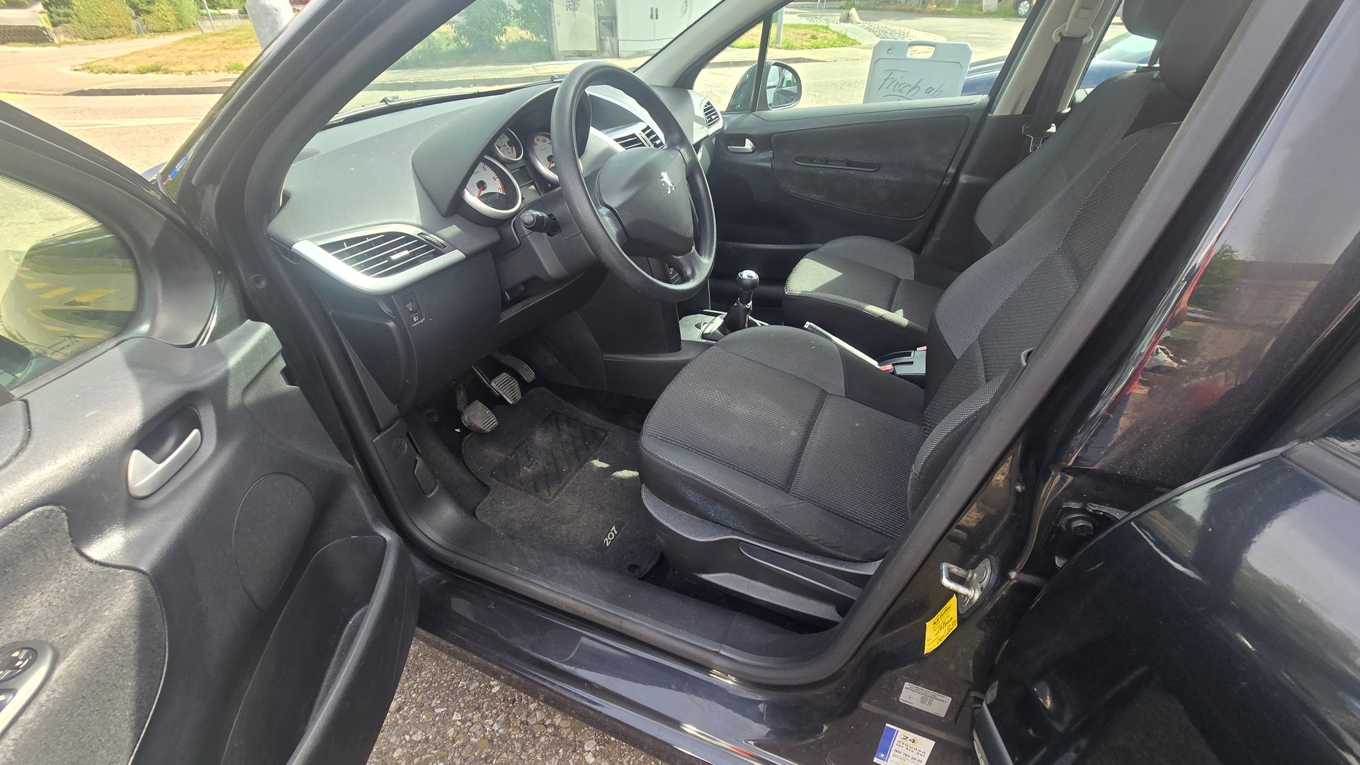 PEUGEOT 207 1.4 16V Trendy Clim-image-5