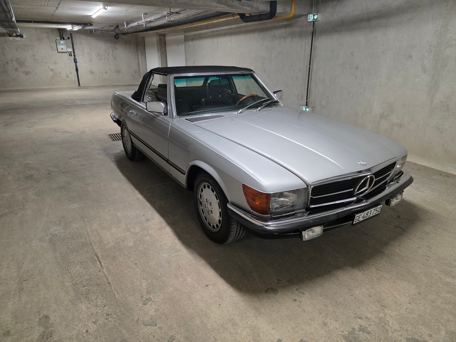 MERCEDES-BENZ SL280 R107
