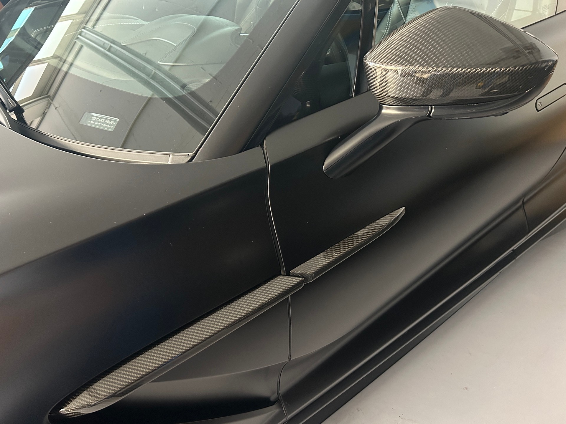ASTON MARTIN 707 4.0 V8 Bi-Turbo -Schweizer Auslieferung-aus erster Hand-image-17