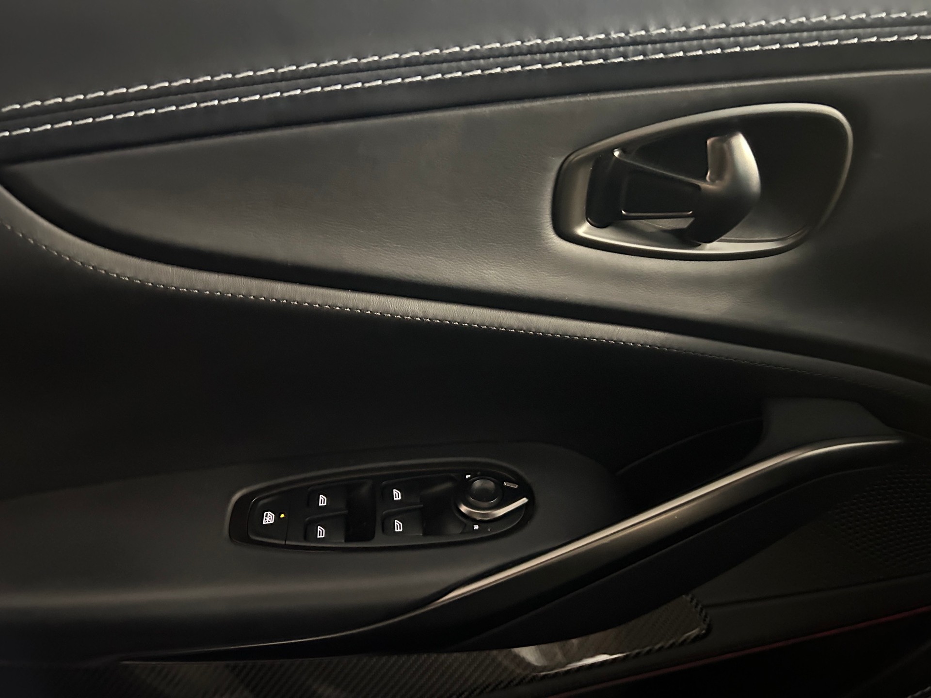 ASTON MARTIN 707 4.0 V8 Bi-Turbo -Schweizer Auslieferung-aus erster Hand-image-10