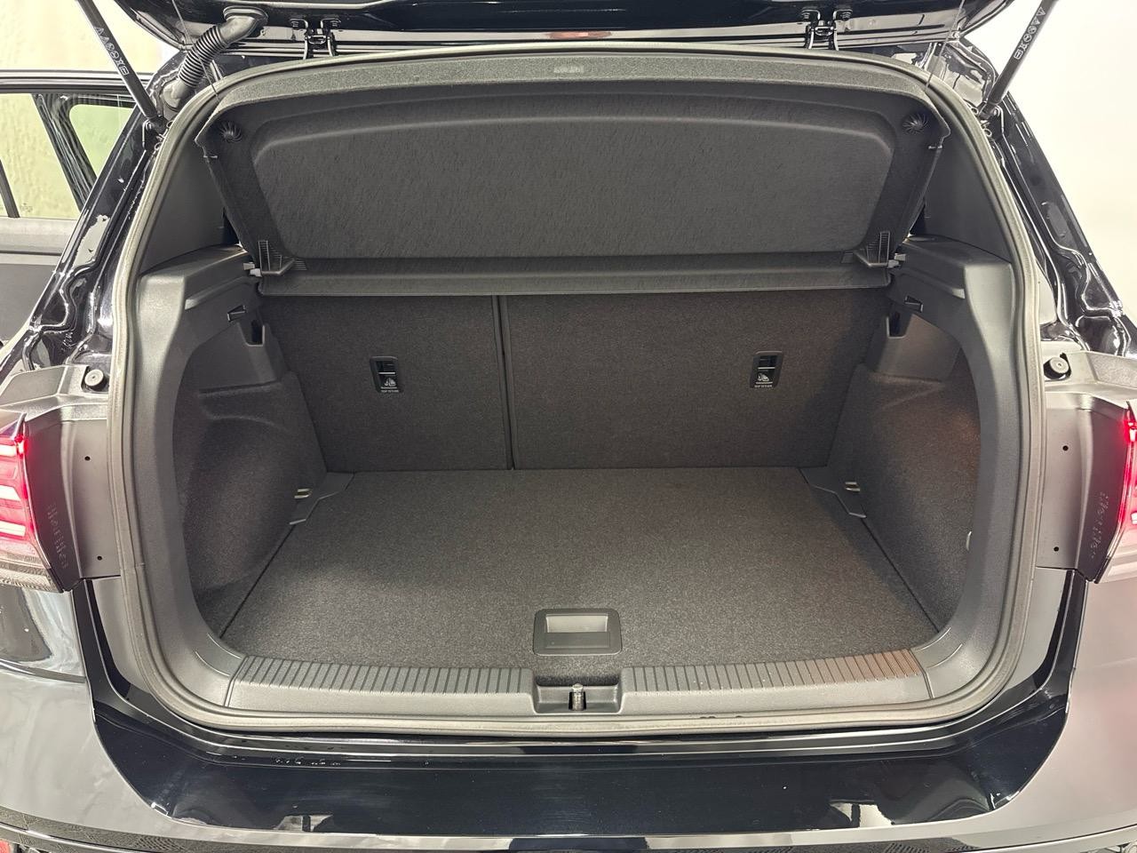 VW T-Cross 1.0TSI R-Line Black Limited 115-image-12