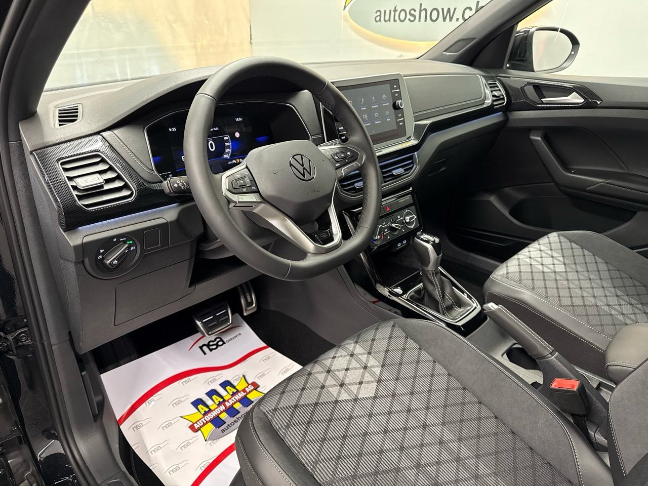 VW T-Cross 1.0TSI R-Line Black Limited 115-showroom-element-2