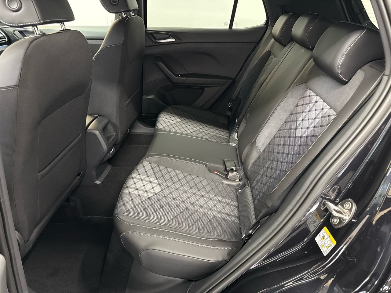 VW T-Cross 1.0TSI R-Line Black Limited 115-image-10