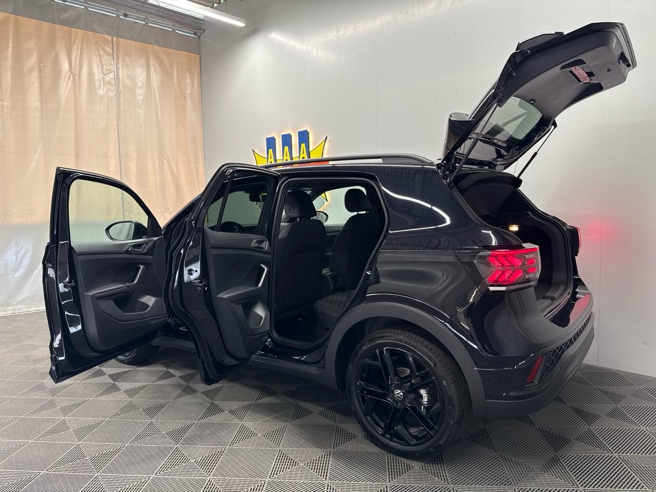 VW T-Cross 1.0TSI R-Line Black Limited 115-image-13
