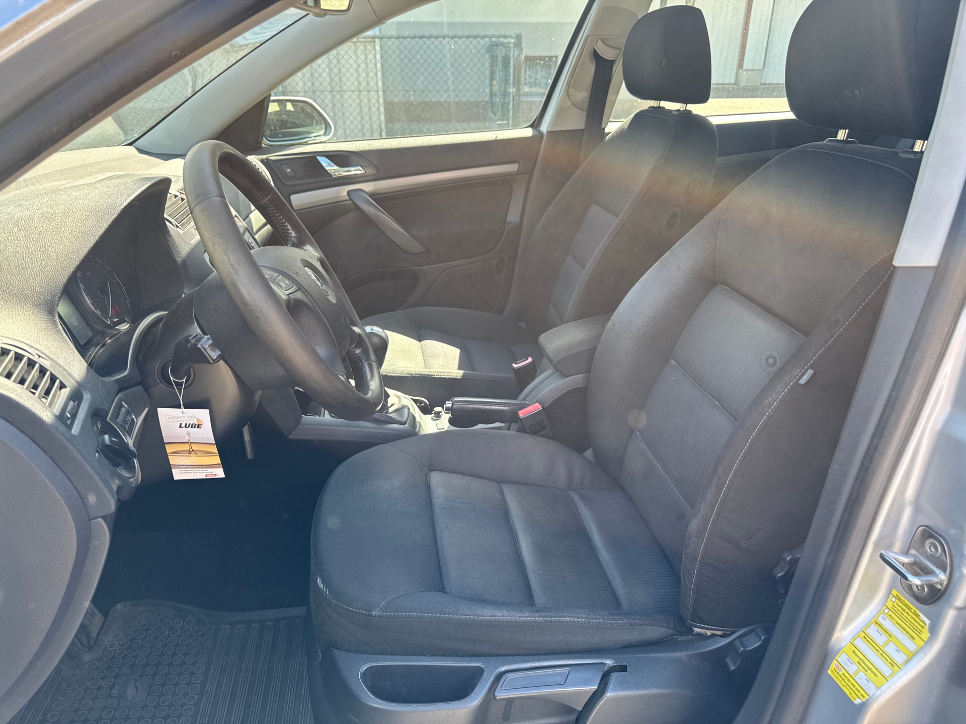 SKODA Octavia 1.9 TDI Adventure 4x4-image-8