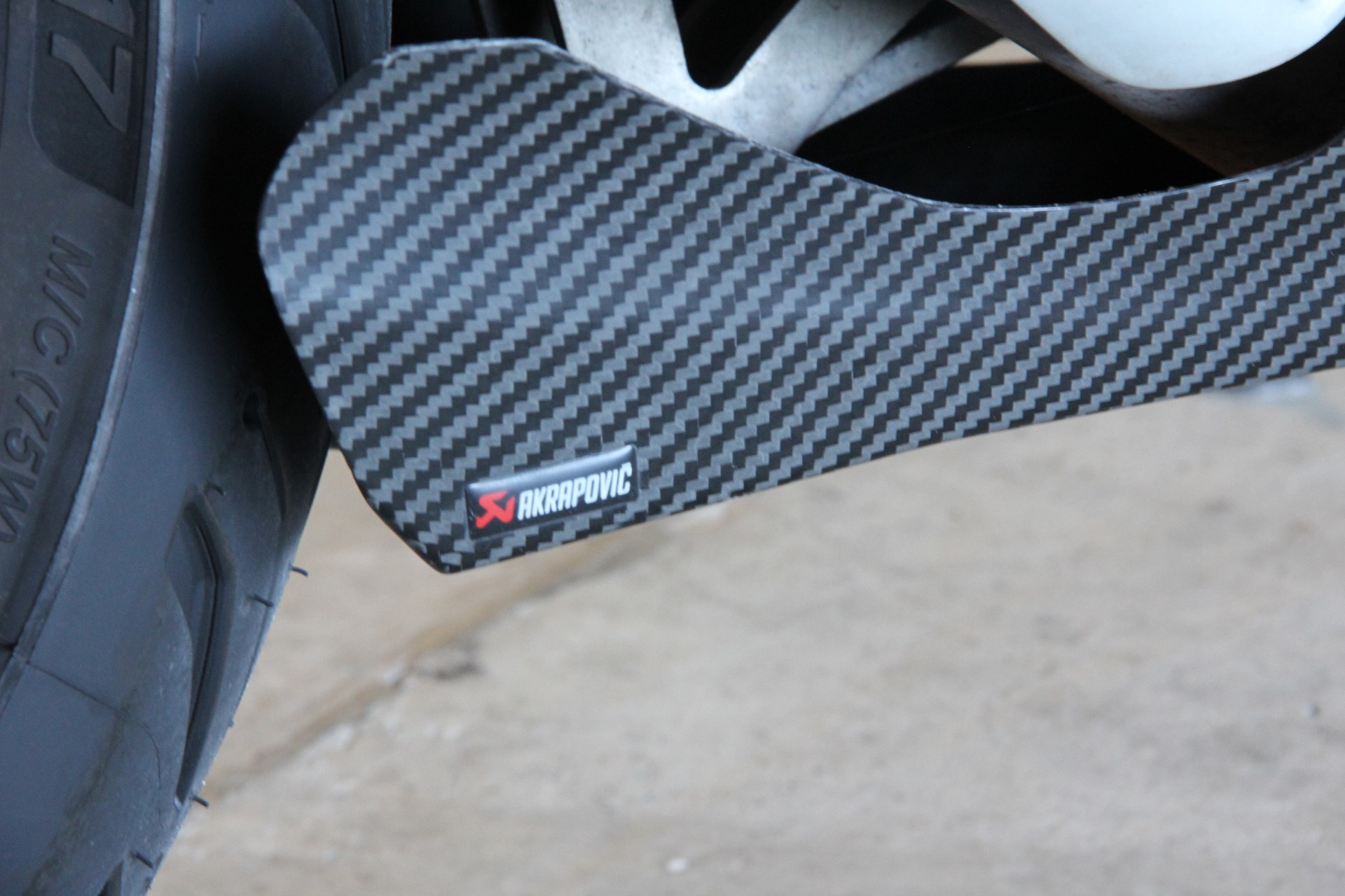 BMW K 1300 R CARBON EDITION-image-14
