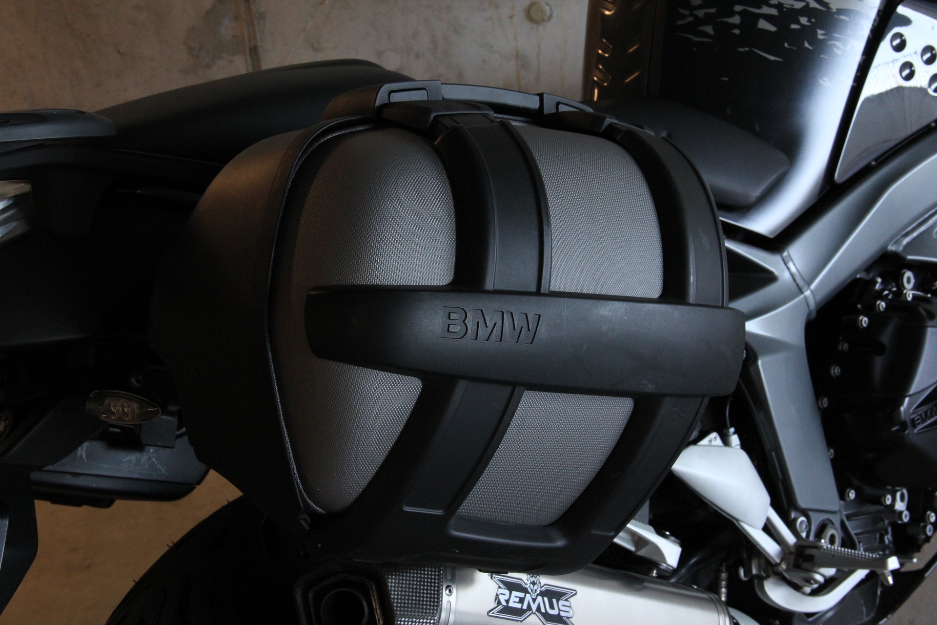 BMW K 1300 R CARBON EDITION-image-13