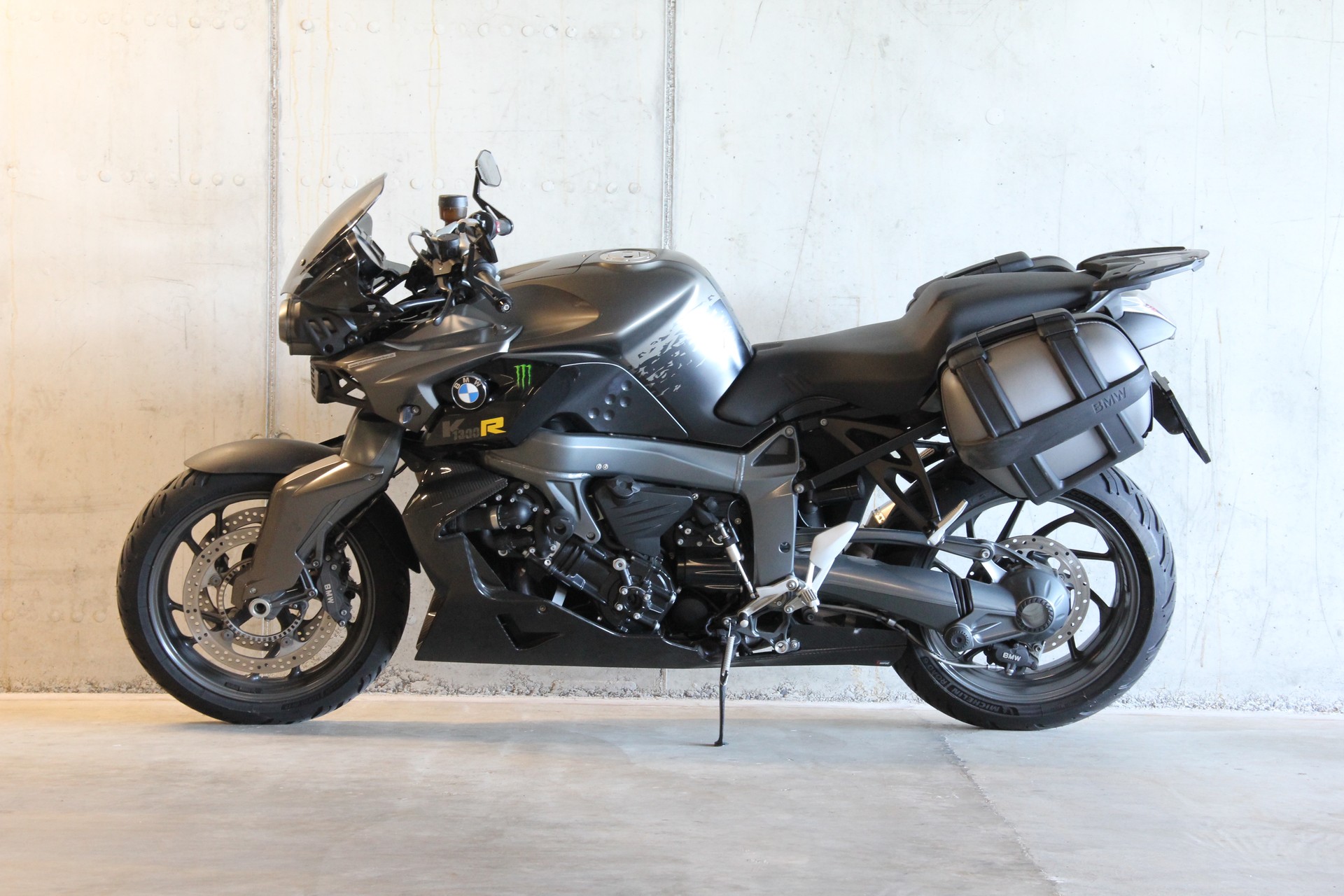 BMW K 1300 R CARBON EDITION-image-1