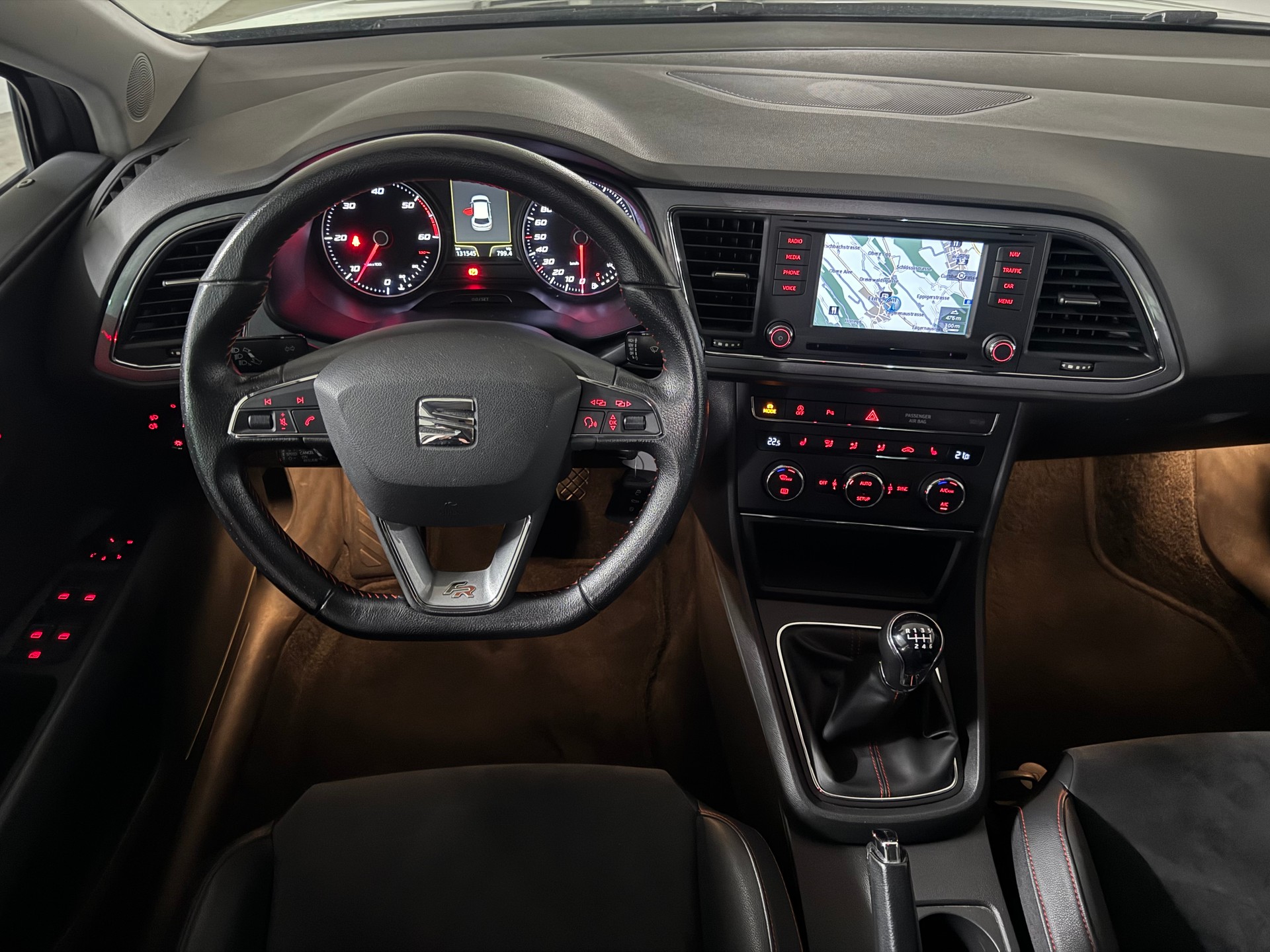 SEAT Leon 2.0 TDI FR Line-image-11