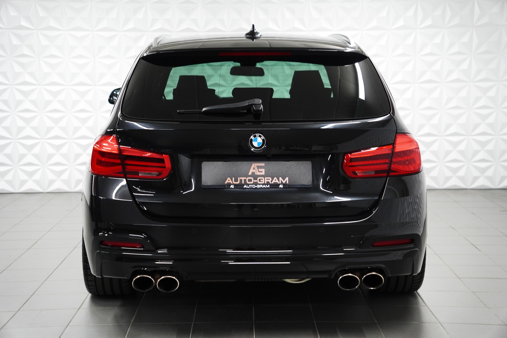 BMW-ALPINA B3 BiTurbo Touring 3.0 xDrive Switch-Tronic-showroom-element-3