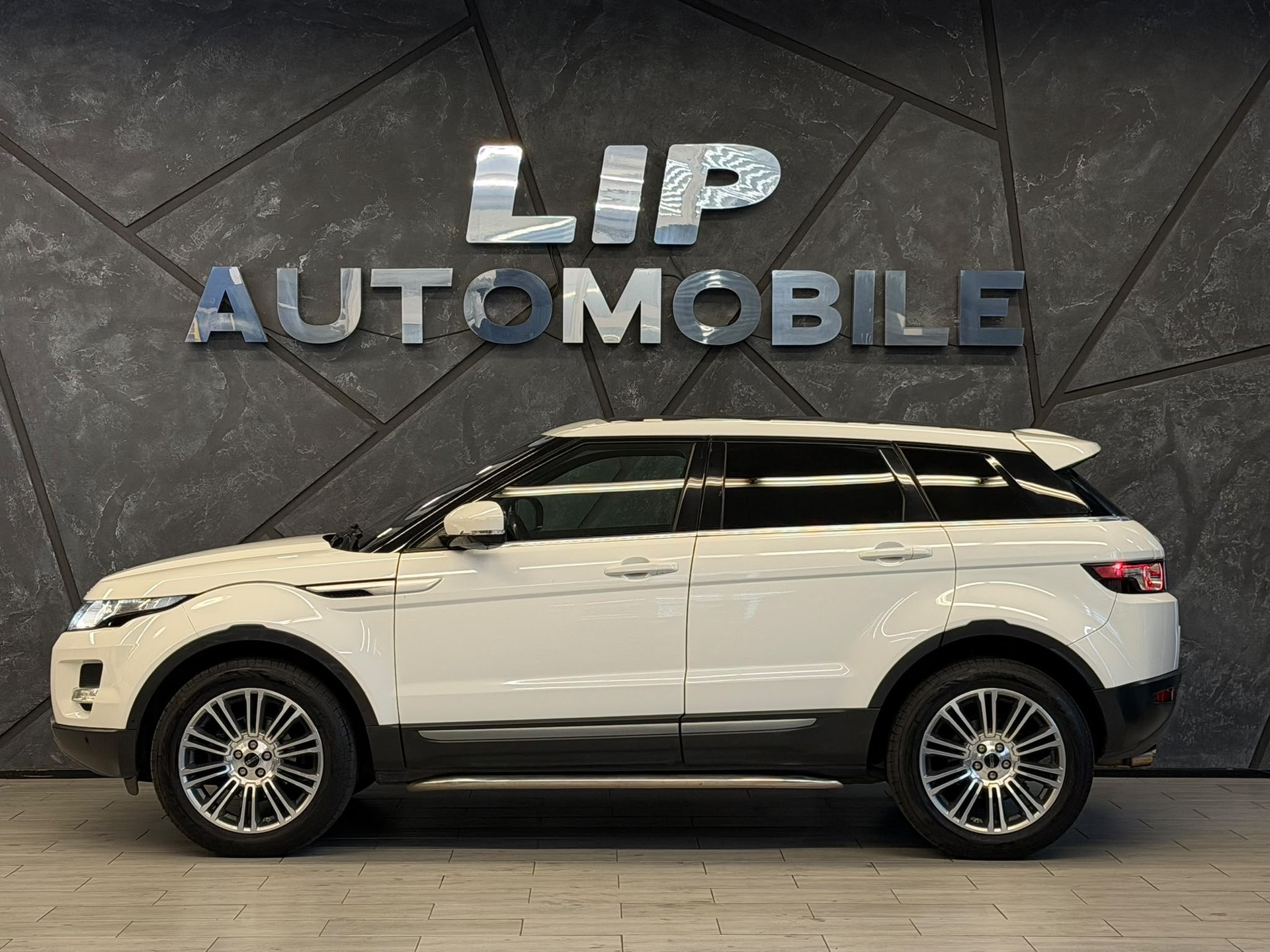 LAND ROVER Range Rover Evoque 2.0 Si4 Pure AT6-showroom-element-3