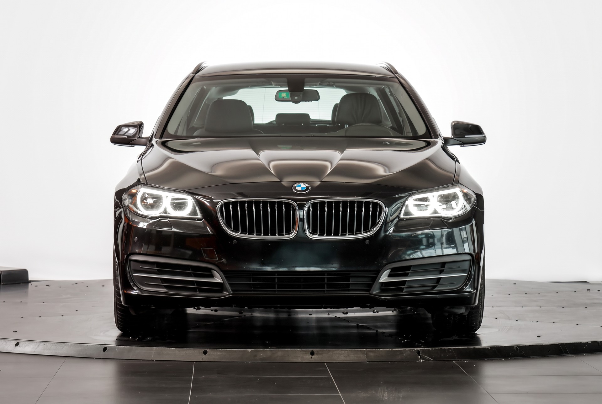 BMW 520d Touring xDrive Luxury Line Steptronic Navigation Professional • Hayon électrique • Caméra de recul-showroom-element-1