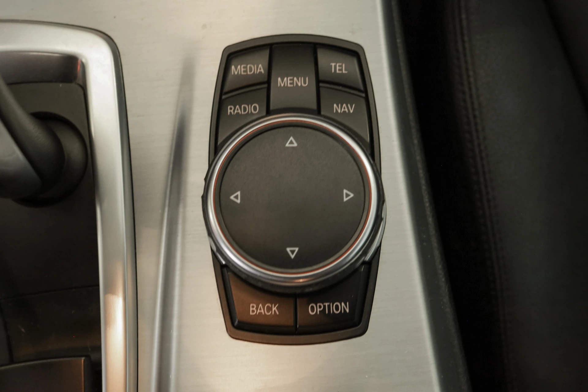 BMW 520d Touring xDrive Luxury Line Steptronic Navigation Professional • Hayon électrique • Caméra de recul-image-14