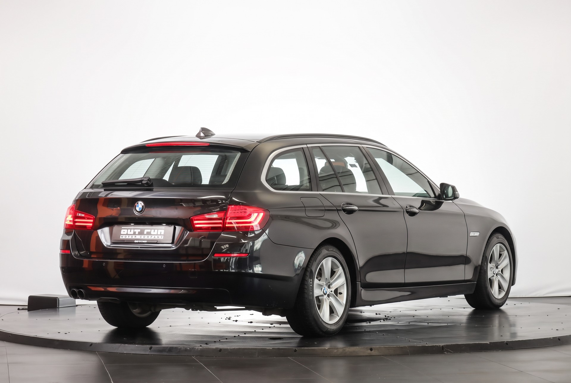 BMW 520d Touring xDrive Luxury Line Steptronic Navigation Professional • Hayon électrique • Caméra de recul-showroom-element-3