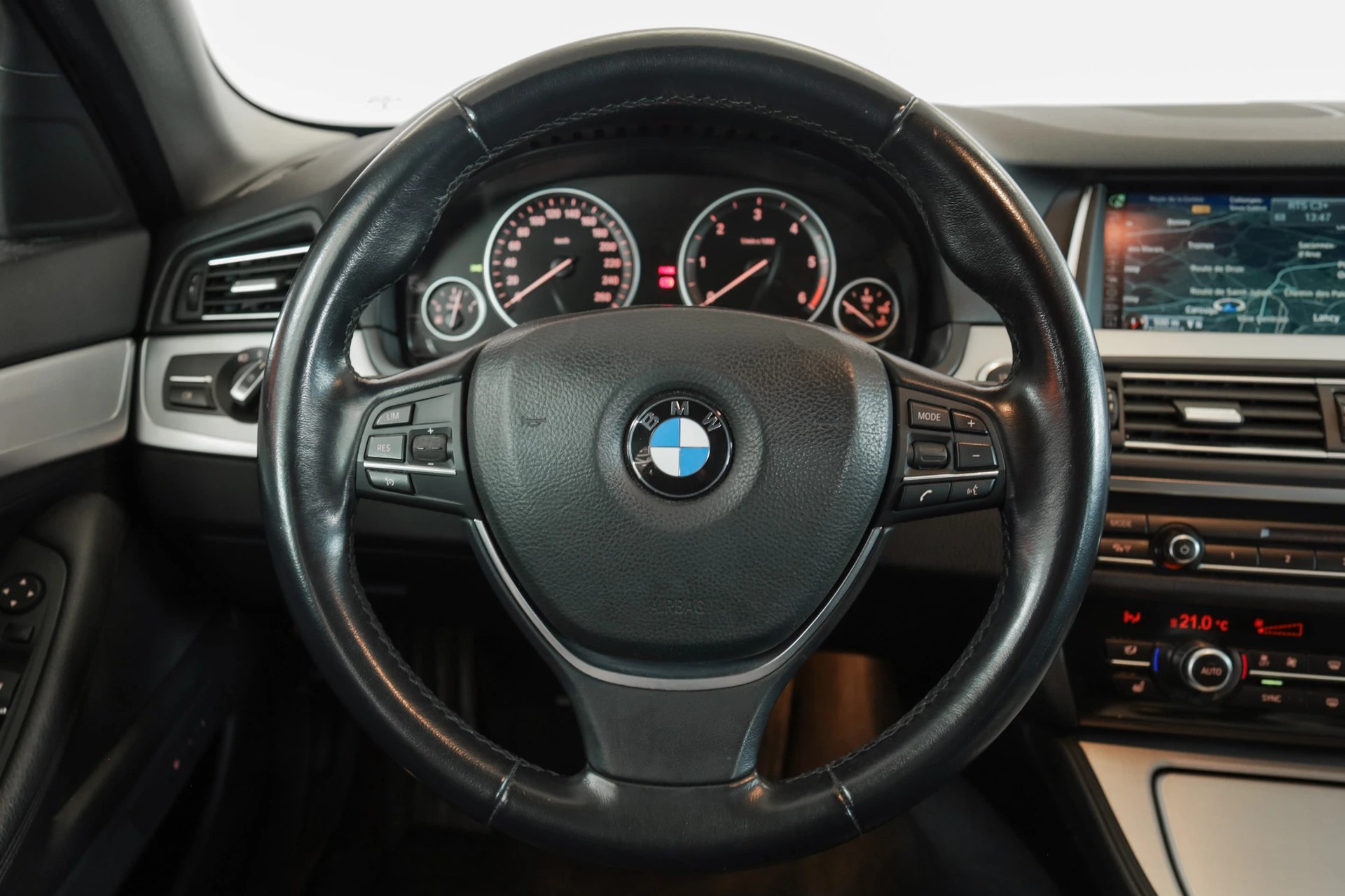 BMW 520d Touring xDrive Luxury Line Steptronic Navigation Professional • Hayon électrique • Caméra de recul-image-7