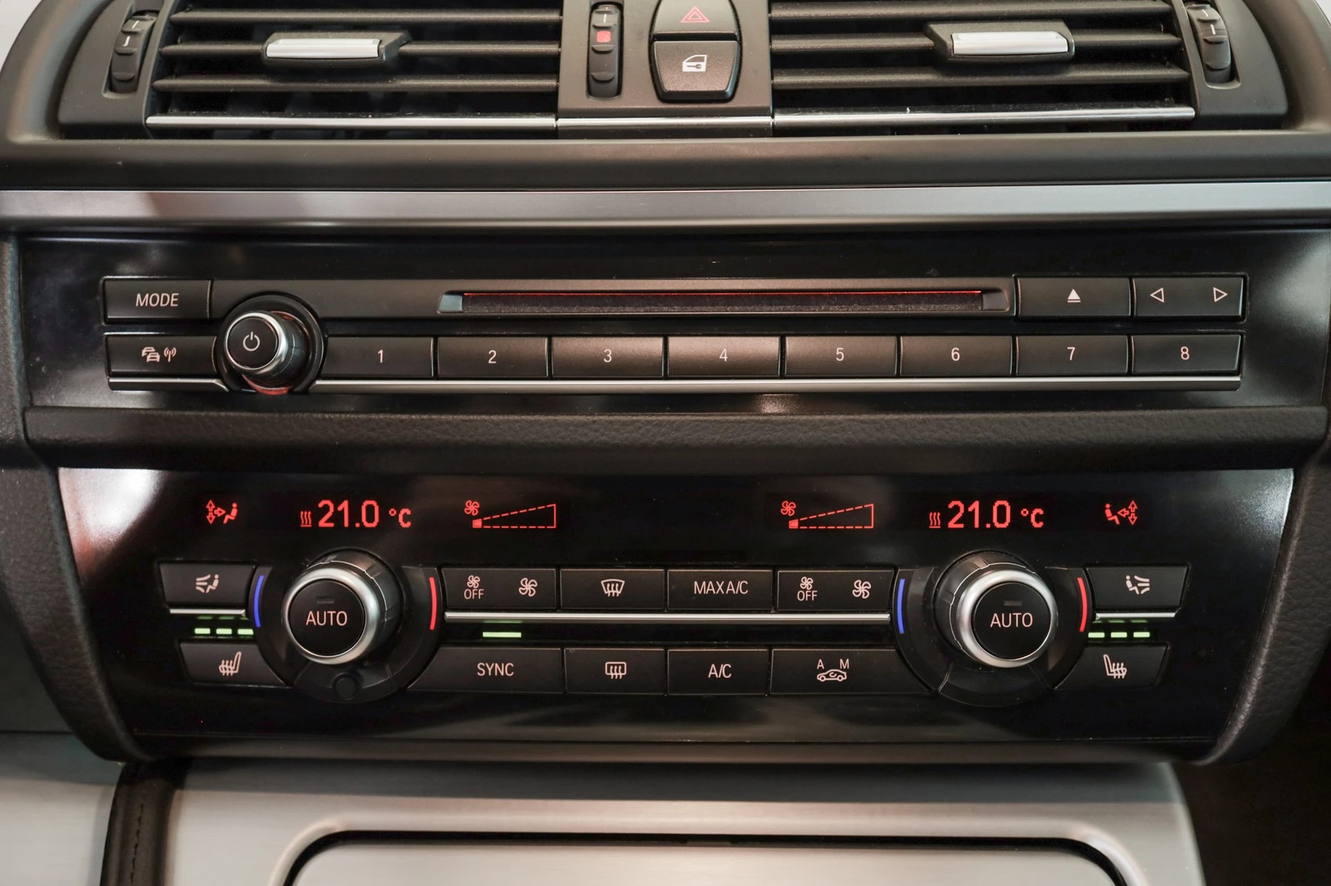 BMW 520d Touring xDrive Luxury Line Steptronic Navigation Professional • Hayon électrique • Caméra de recul-image-8