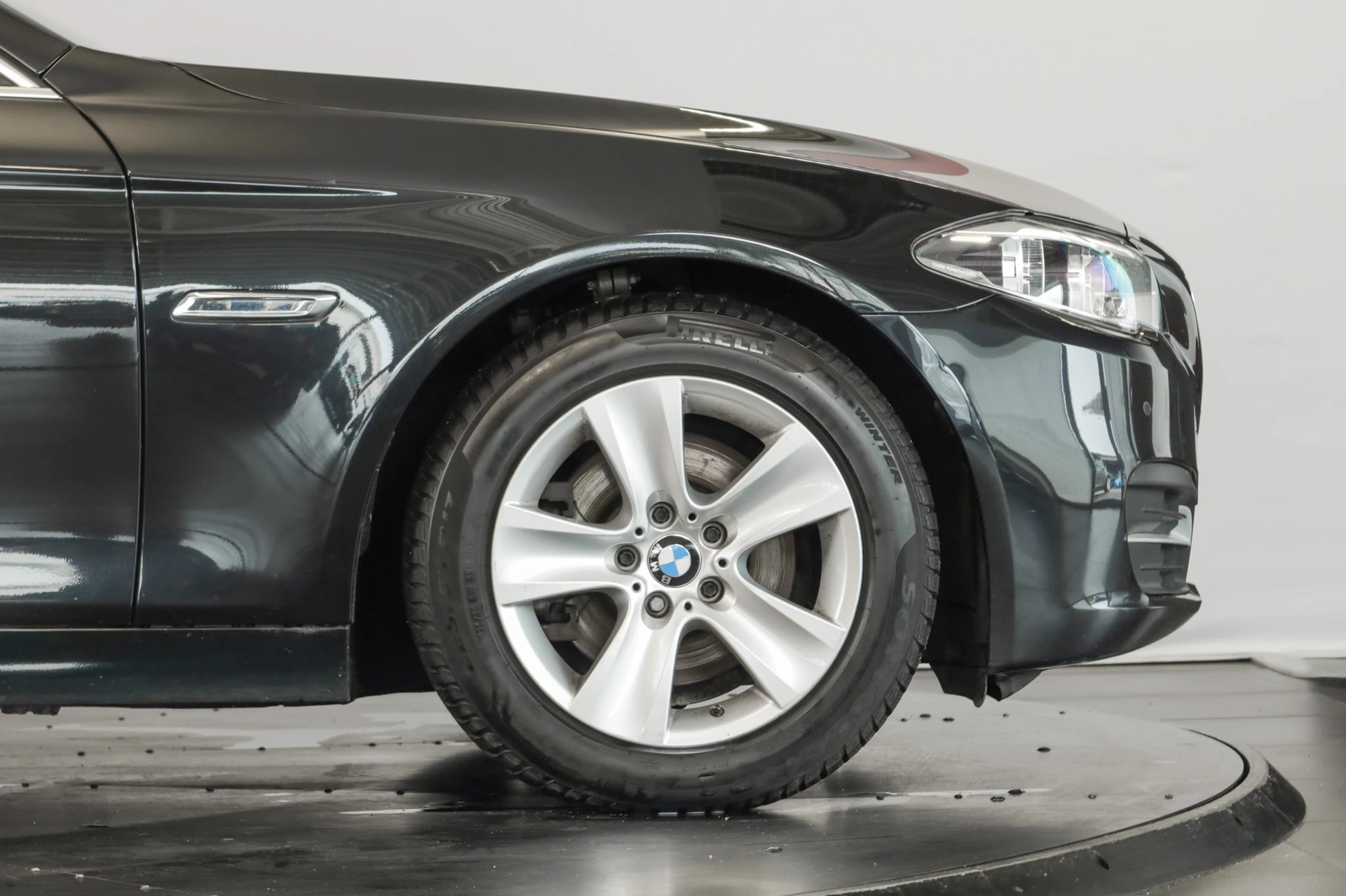 BMW 520d Touring xDrive Luxury Line Steptronic Navigation Professional • Hayon électrique • Caméra de recul-image-5