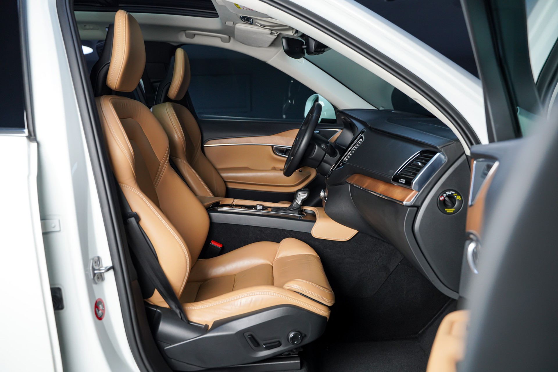 VOLVO XC90 D5 AWD Inscription Geartronic-image-21