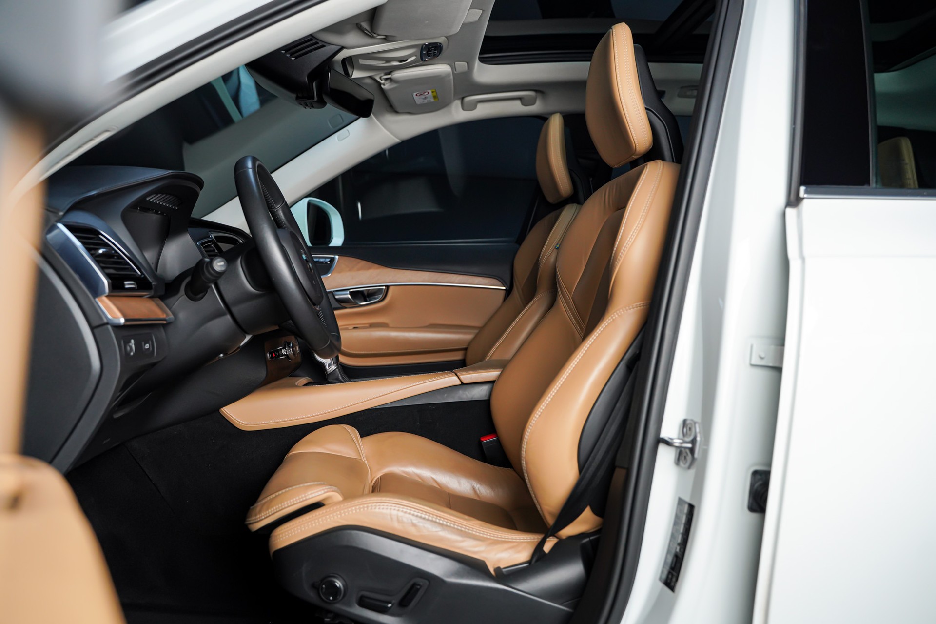 VOLVO XC90 D5 AWD Inscription Geartronic-image-12