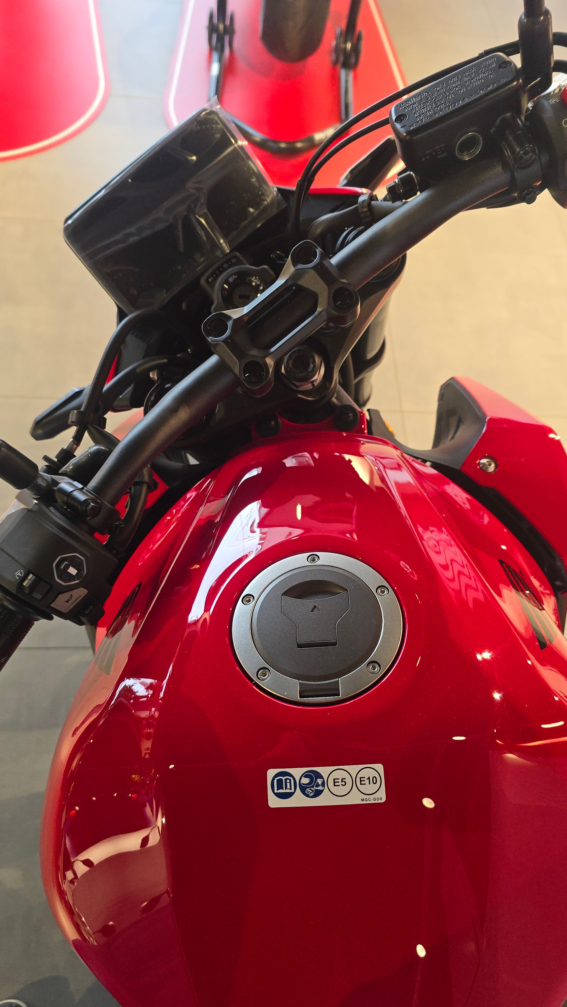 HONDA CB 500 Hornet E-Clutch-image-6