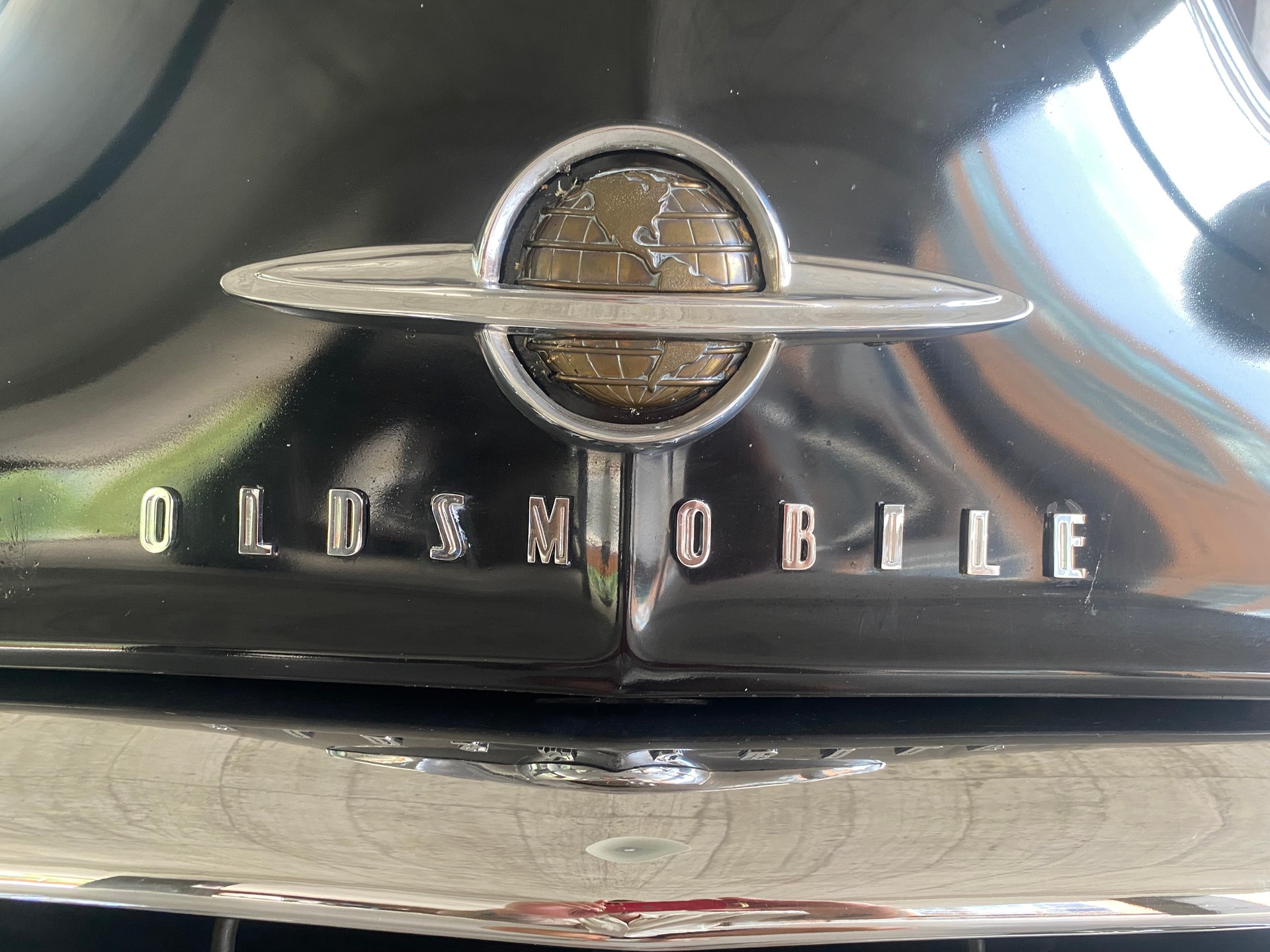 OLDSMOBILE 88 Futuramic Club Coupe-image-14