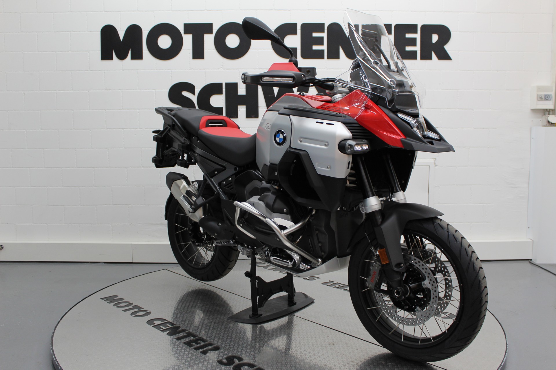 BMW R 1300 GS Adventure-image-1