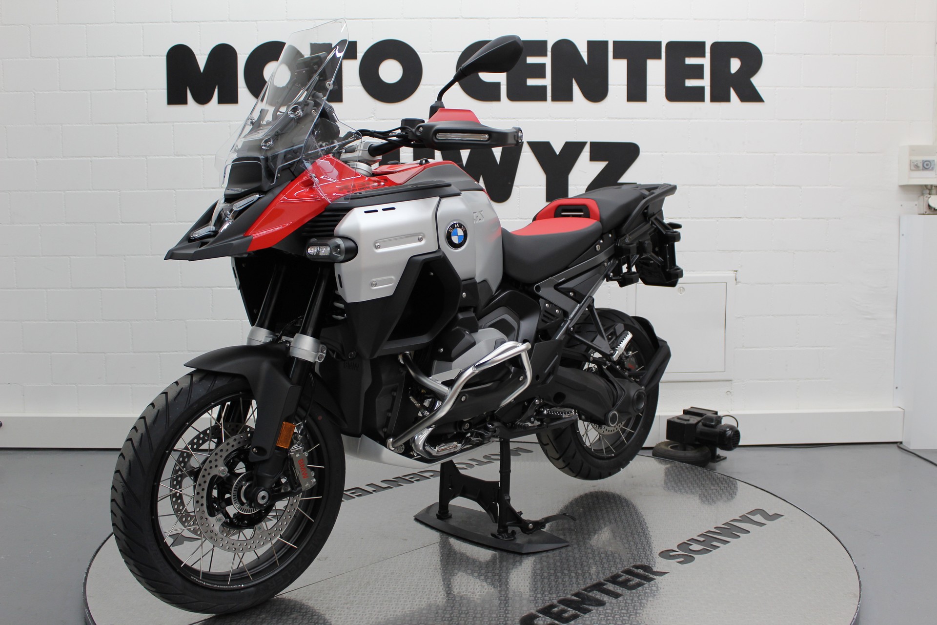 BMW R 1300 GS Adventure-image-3