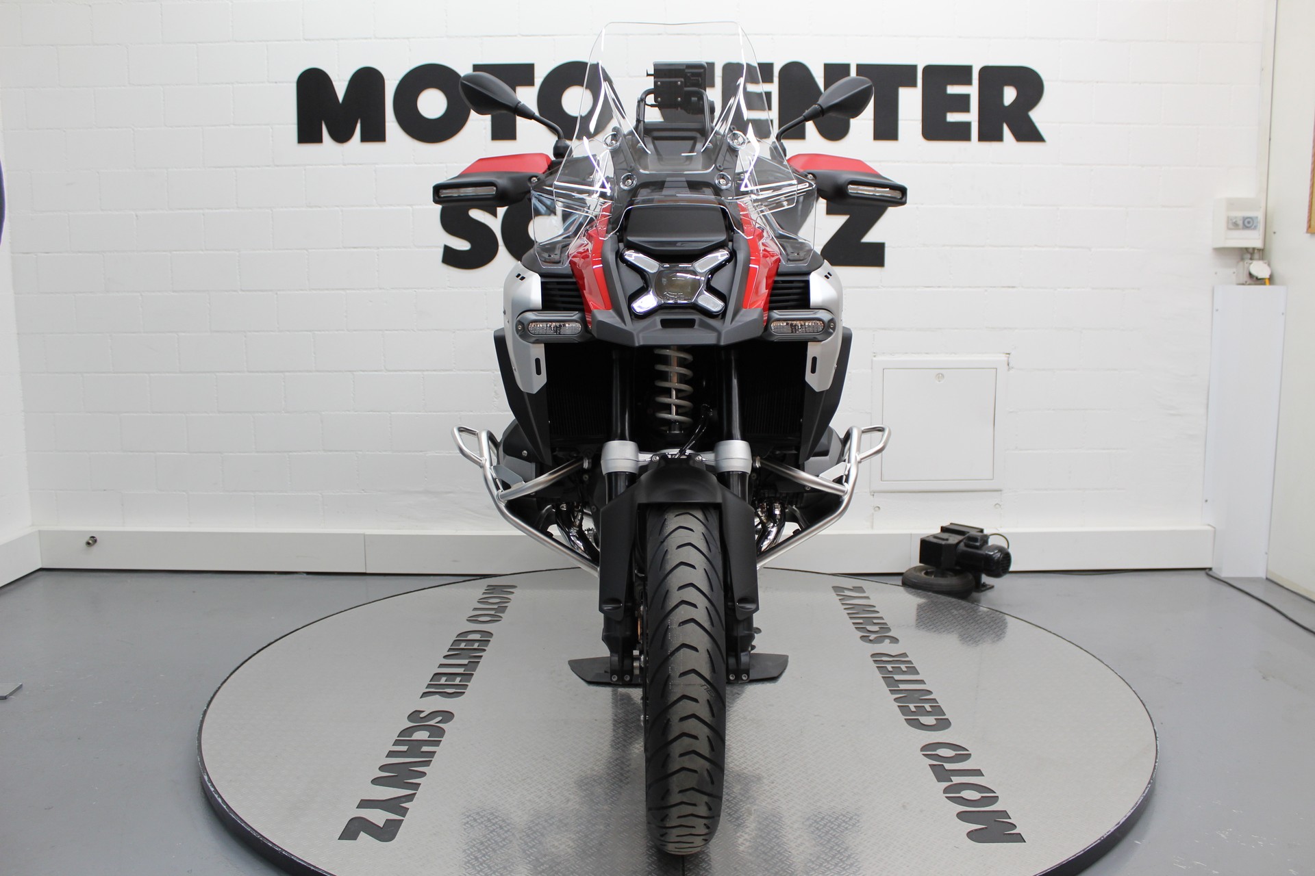 BMW R 1300 GS Adventure-image-2