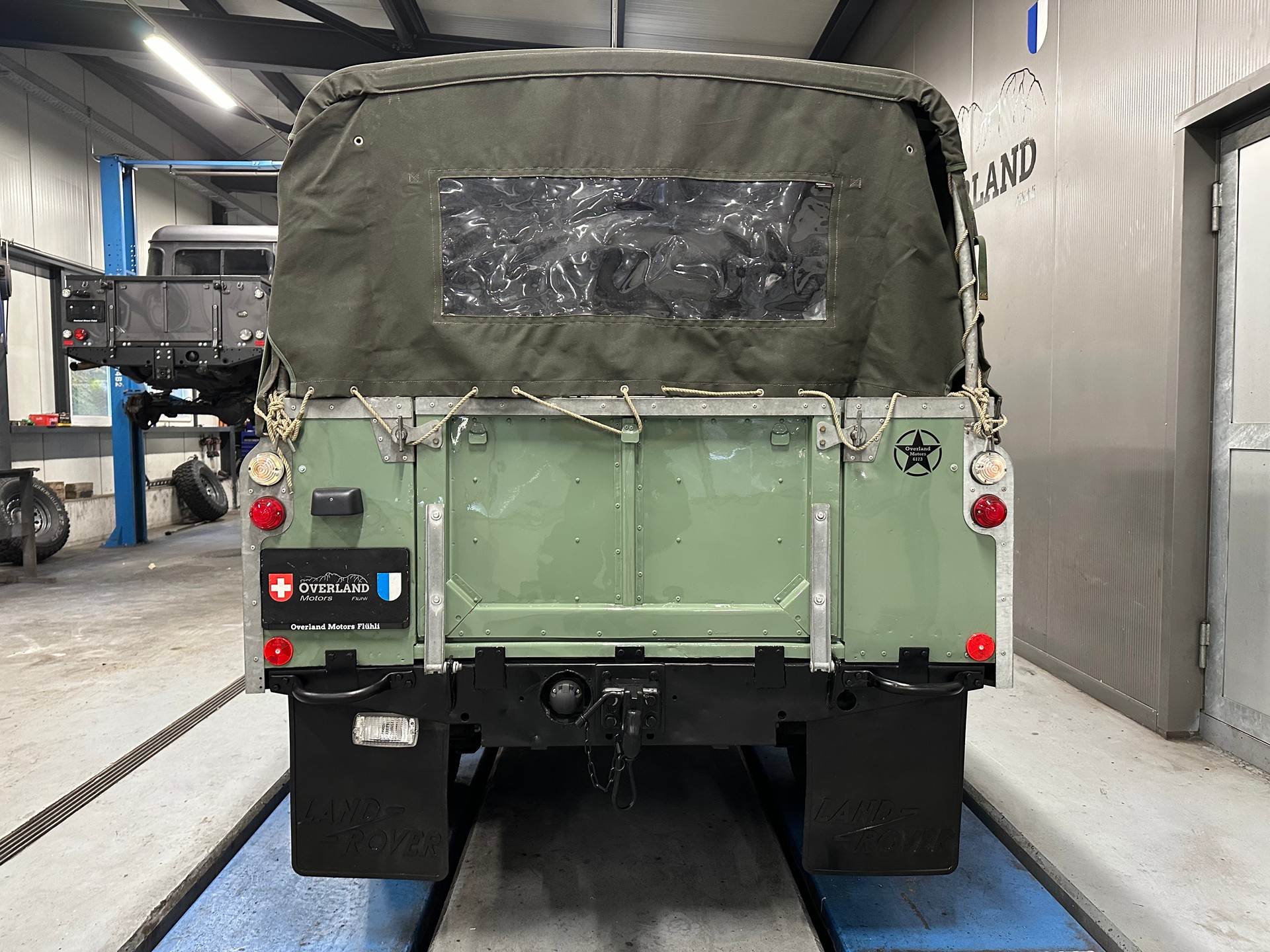 LAND ROVER R-image-4