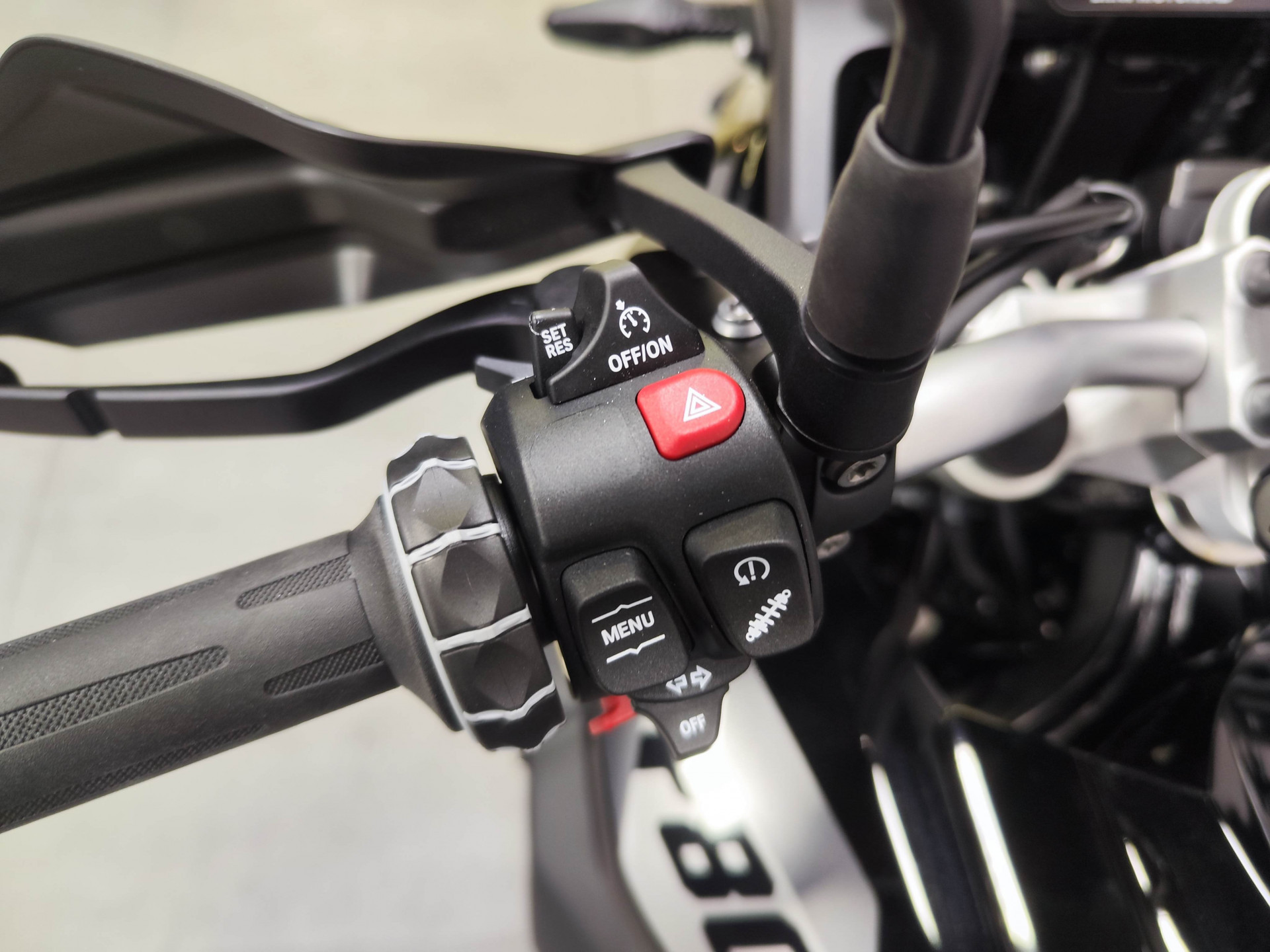 BMW F 800 GS *** Bridable A2 *** Leasing 3.9% *** - GARANTIE 5-image-6