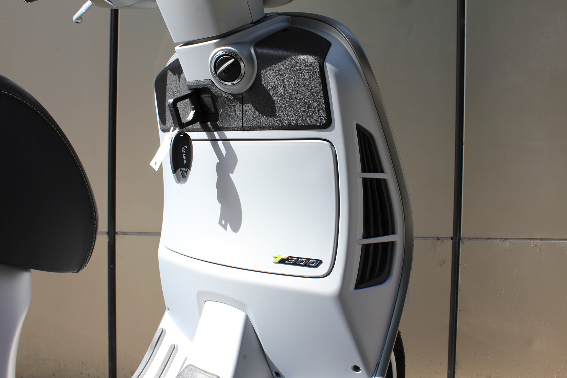 PIAGGIO Vespa GTS 300 Super Tech ABS-image-8