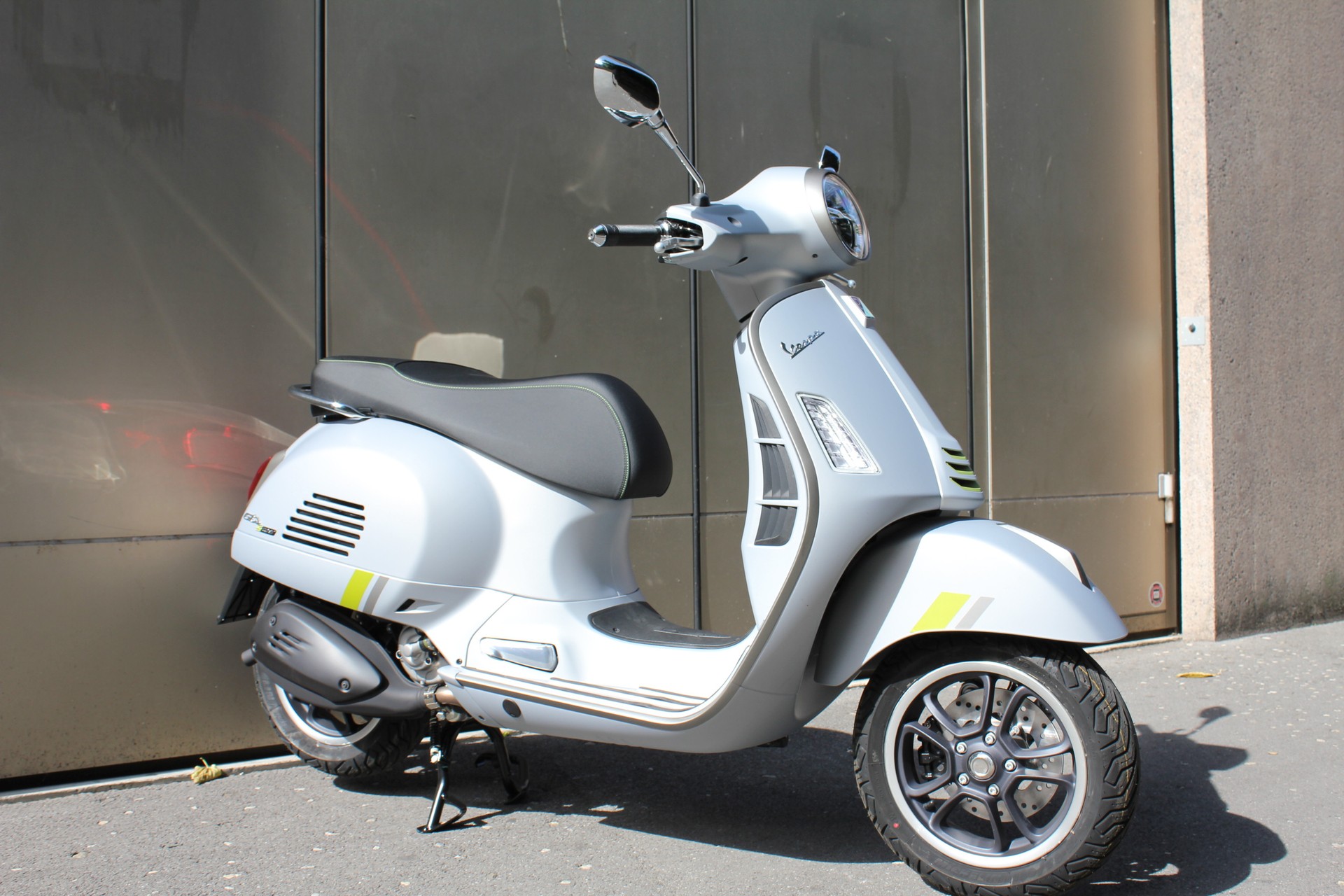 PIAGGIO Vespa GTS 300 Super Tech ABS-image-1