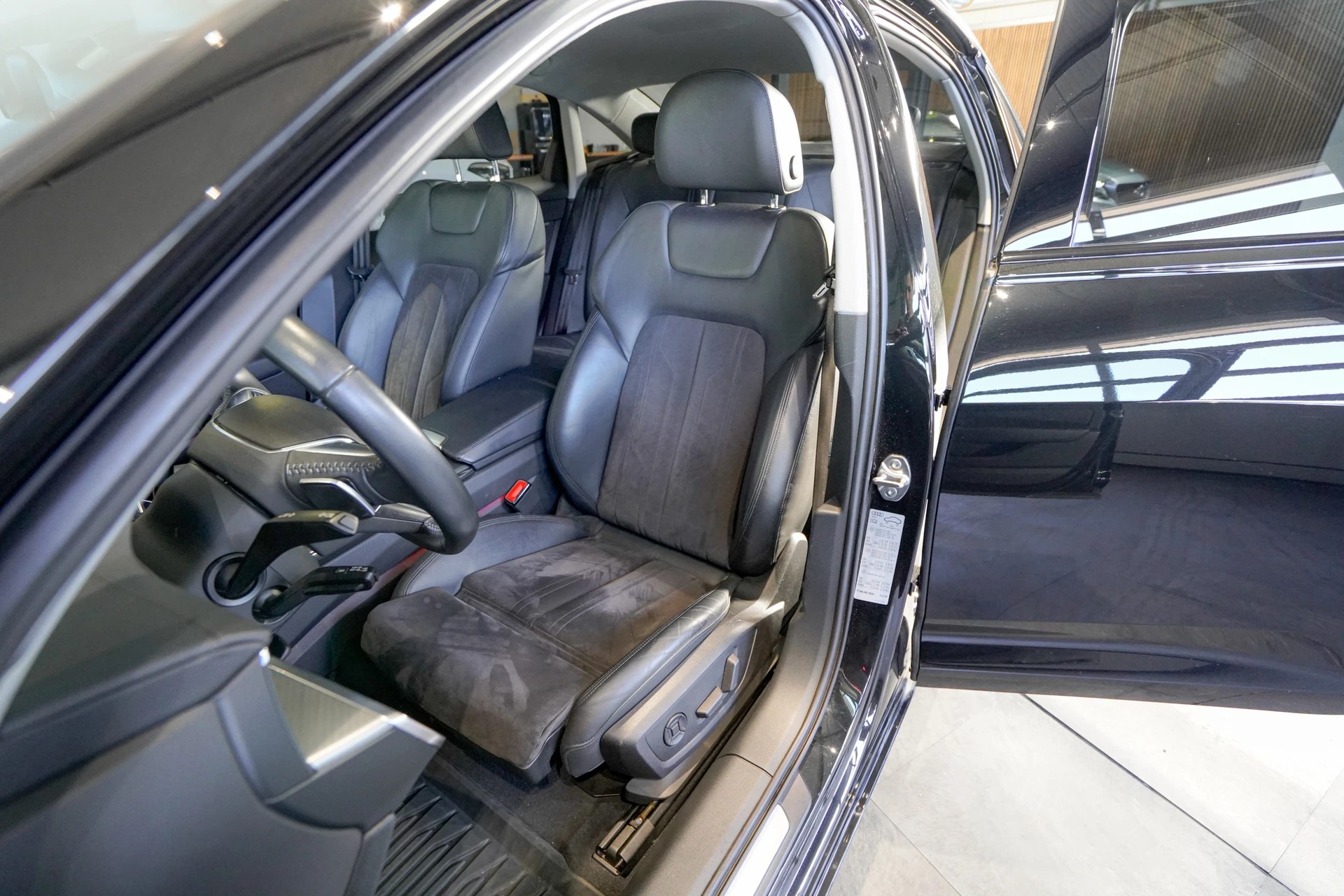 AUDI A6 50 TDI Design quattro tiptronic-image-15