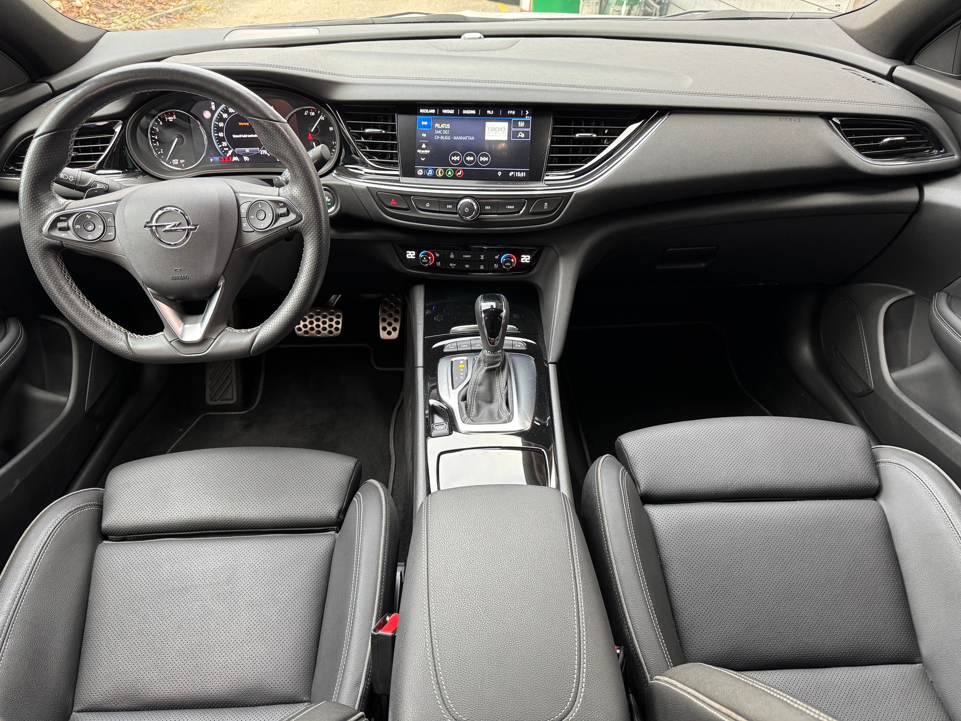 OPEL Insignia 2.0 T GSi 4WD Automatic-image-9