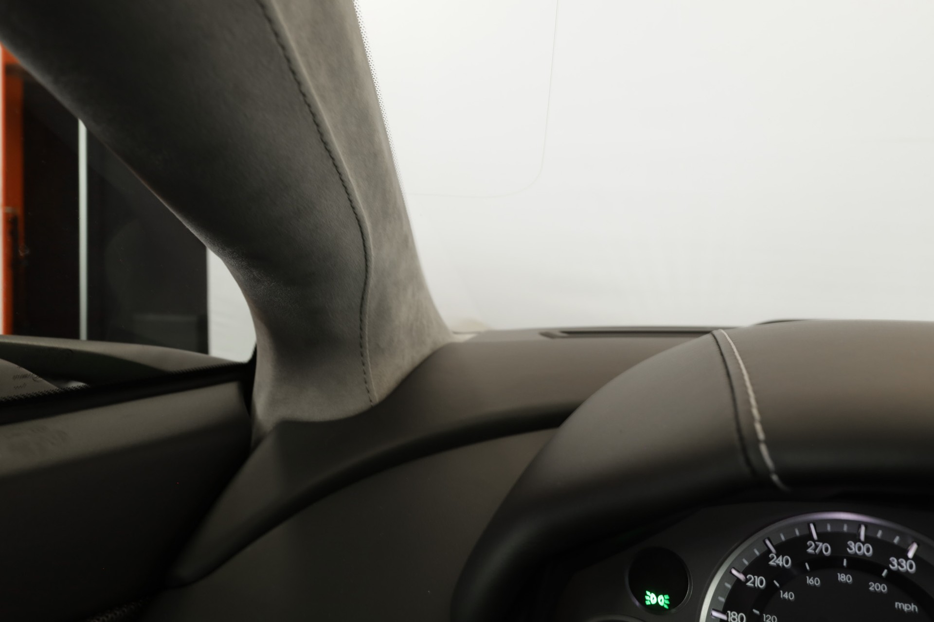 ASTON MARTIN V8 Vantage 4.7 Sportshift-image-16
