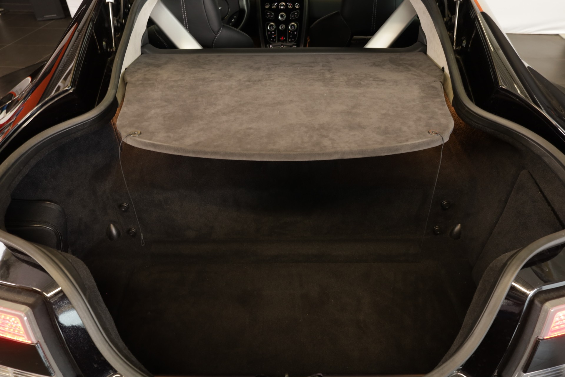 ASTON MARTIN V8 Vantage 4.7 Sportshift-image-13