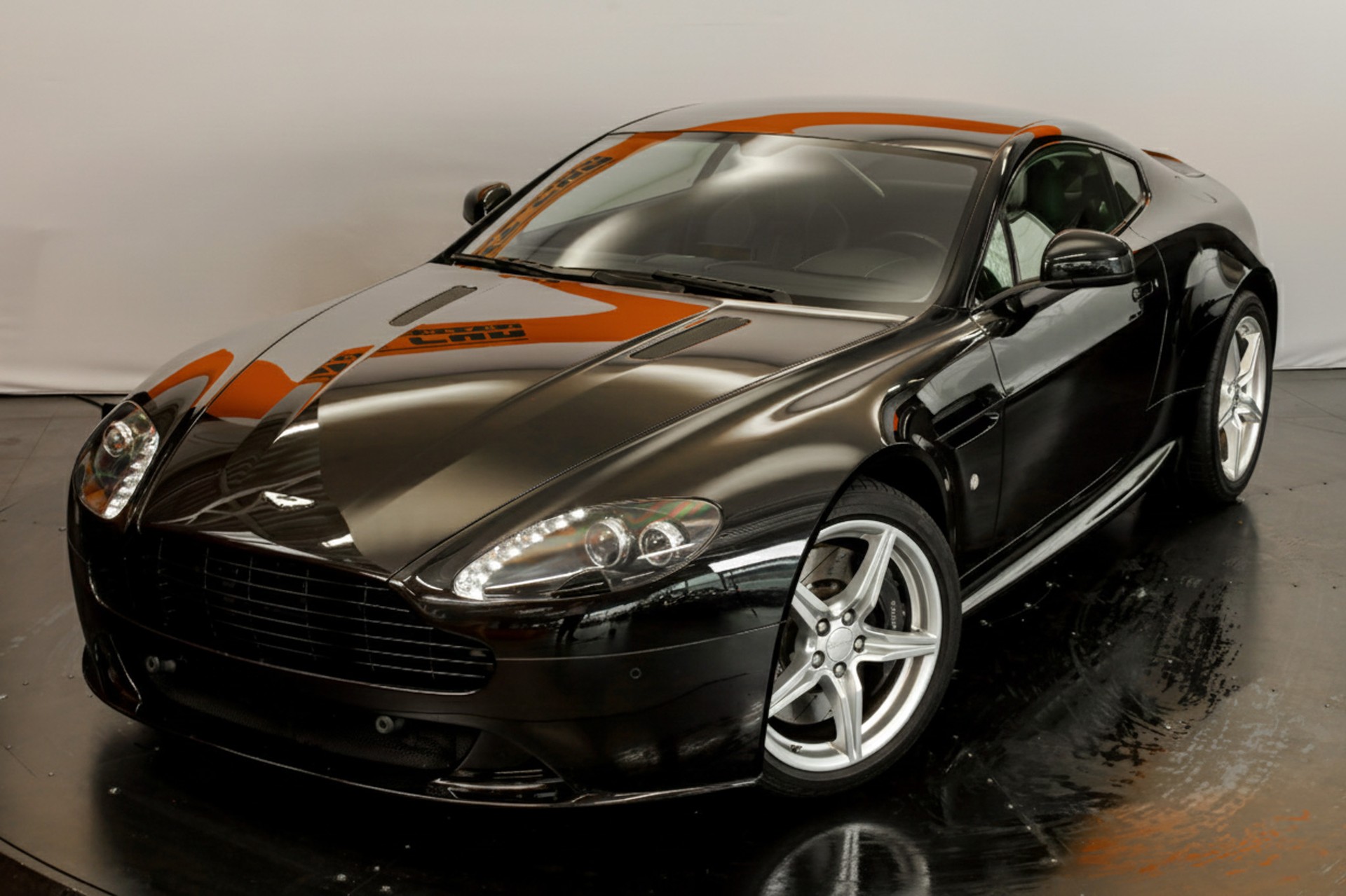 ASTON MARTIN V8 Vantage 4.7 Sportshift-image-6