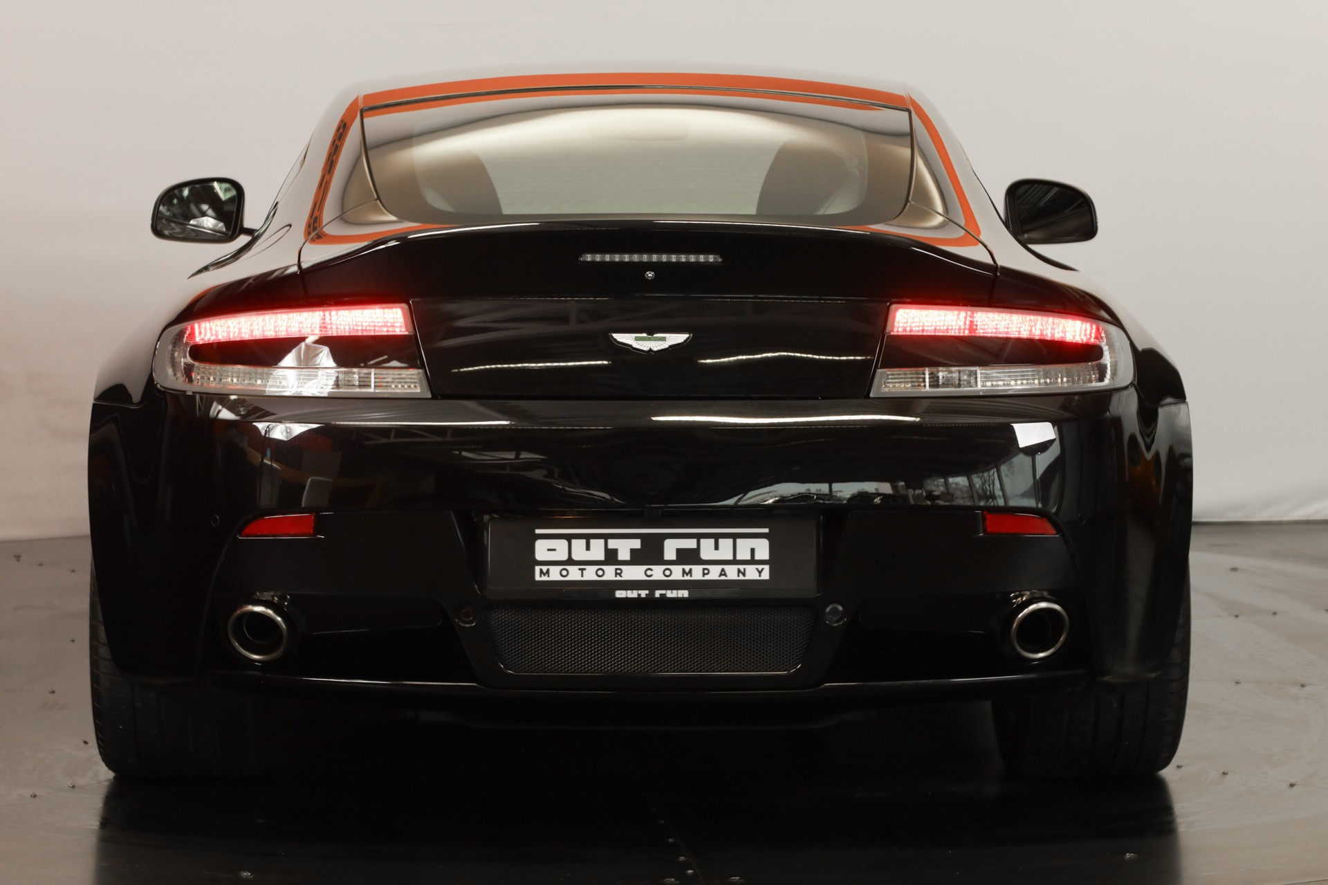 ASTON MARTIN V8 Vantage 4.7 Sportshift-showroom-element-3