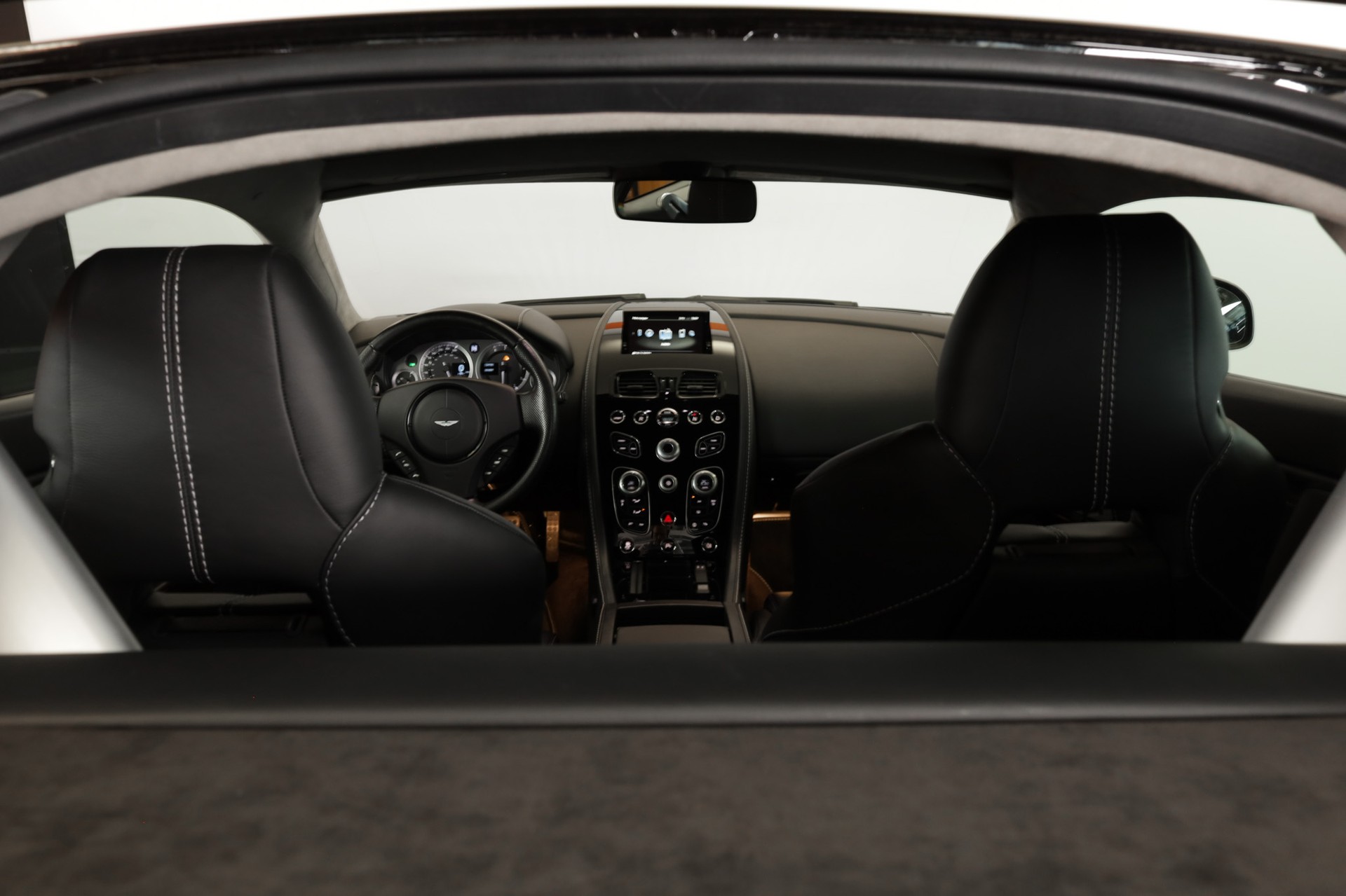 ASTON MARTIN V8 Vantage 4.7 Sportshift-image-14
