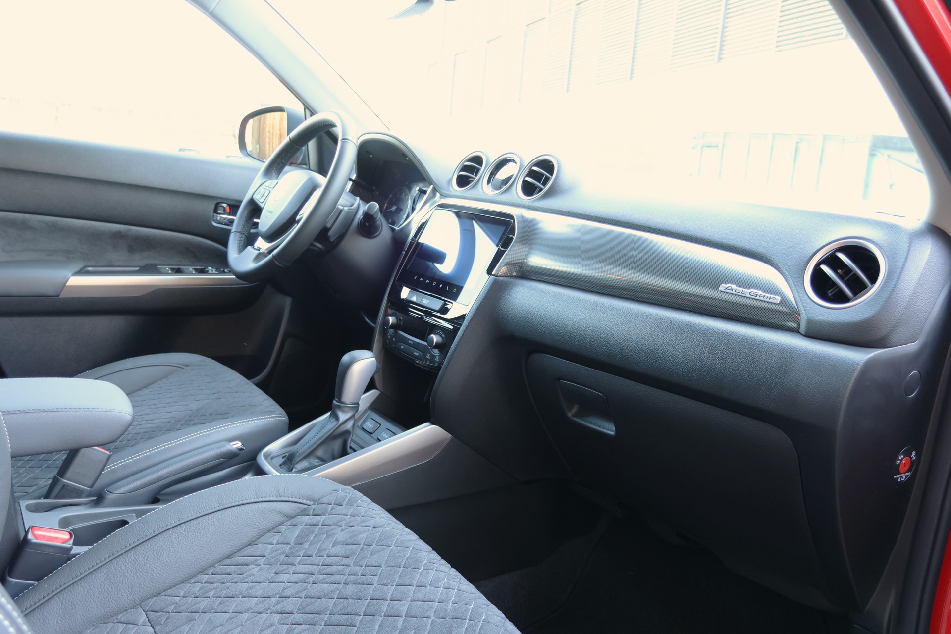 SUZUKI Vitara 1.4T Sakura Top 4x4 Hybrid-image-9