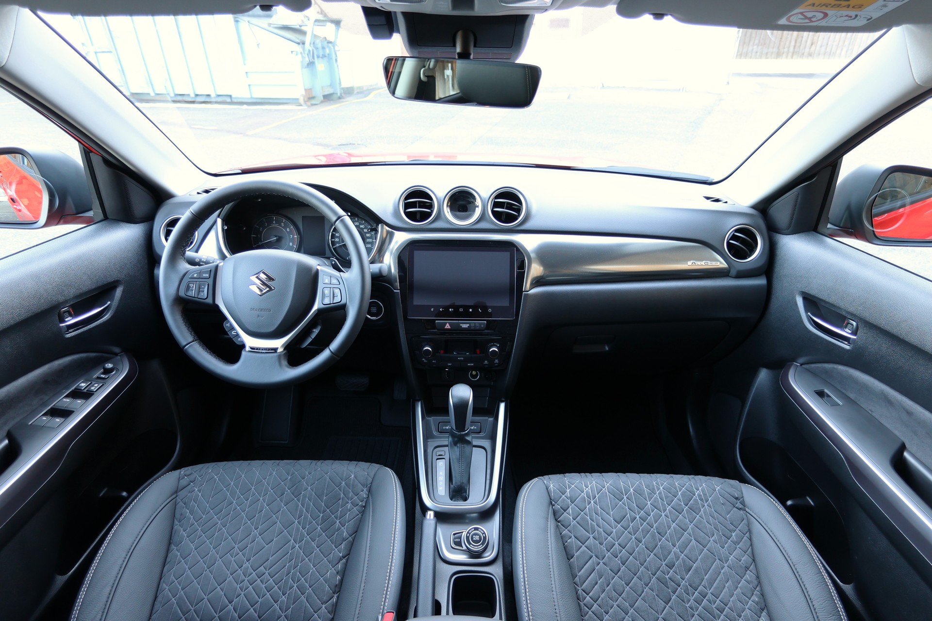 SUZUKI Vitara 1.4T Sakura Top 4x4 Hybrid-showroom-element-2