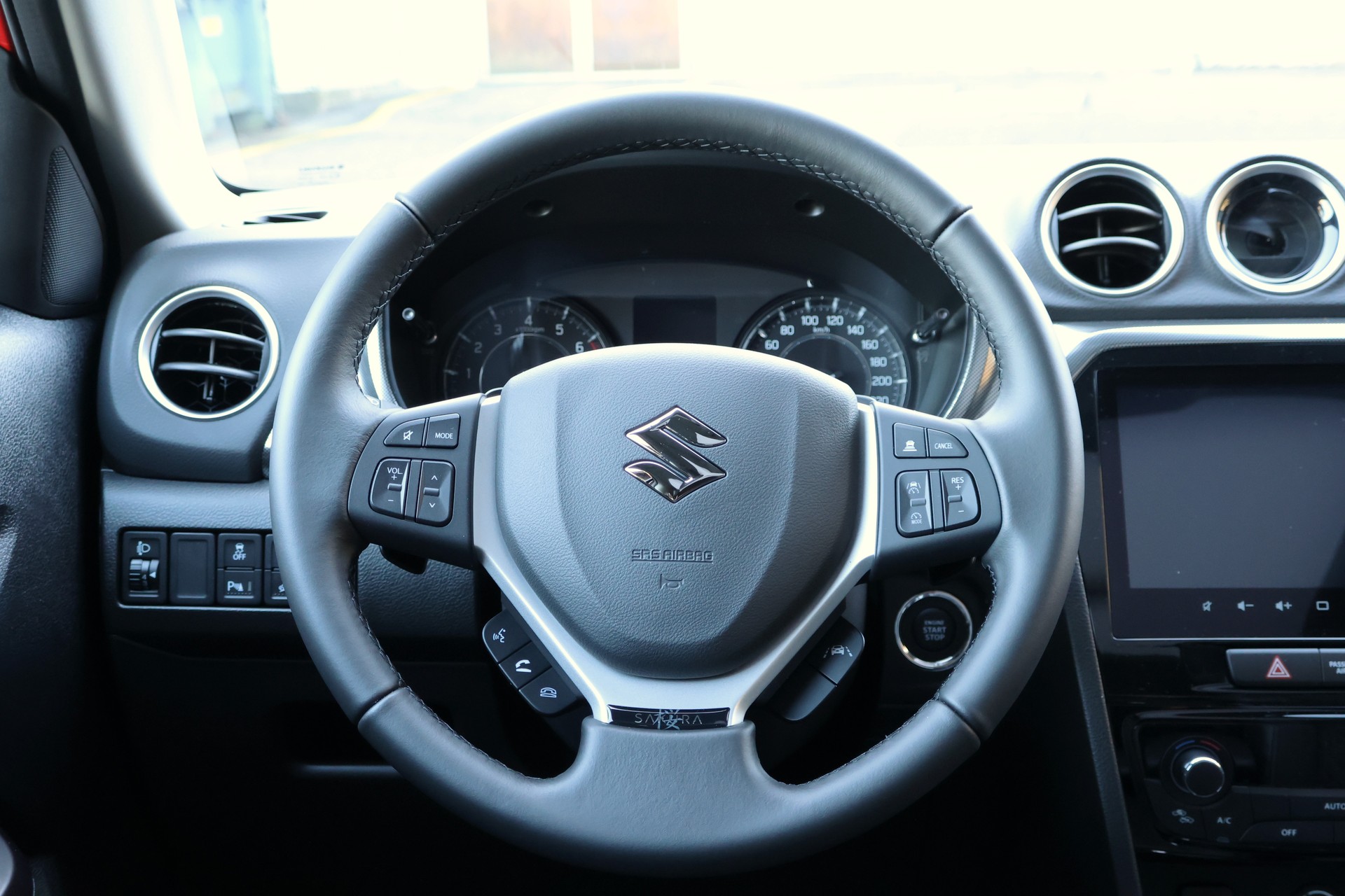 SUZUKI Vitara 1.4T Sakura Top 4x4 Hybrid-image-4