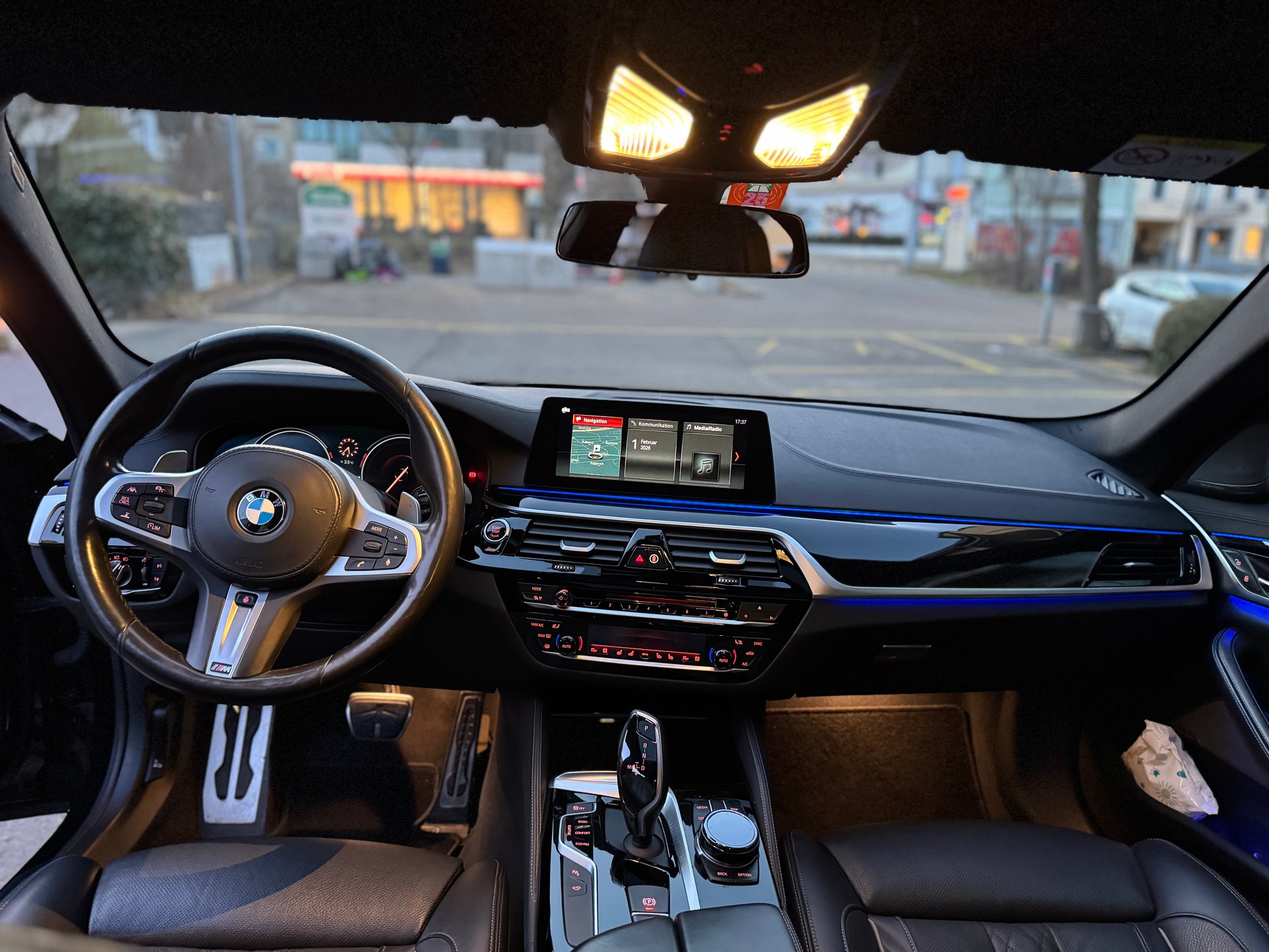 BMW M550i xDrive Steptronic-image-12