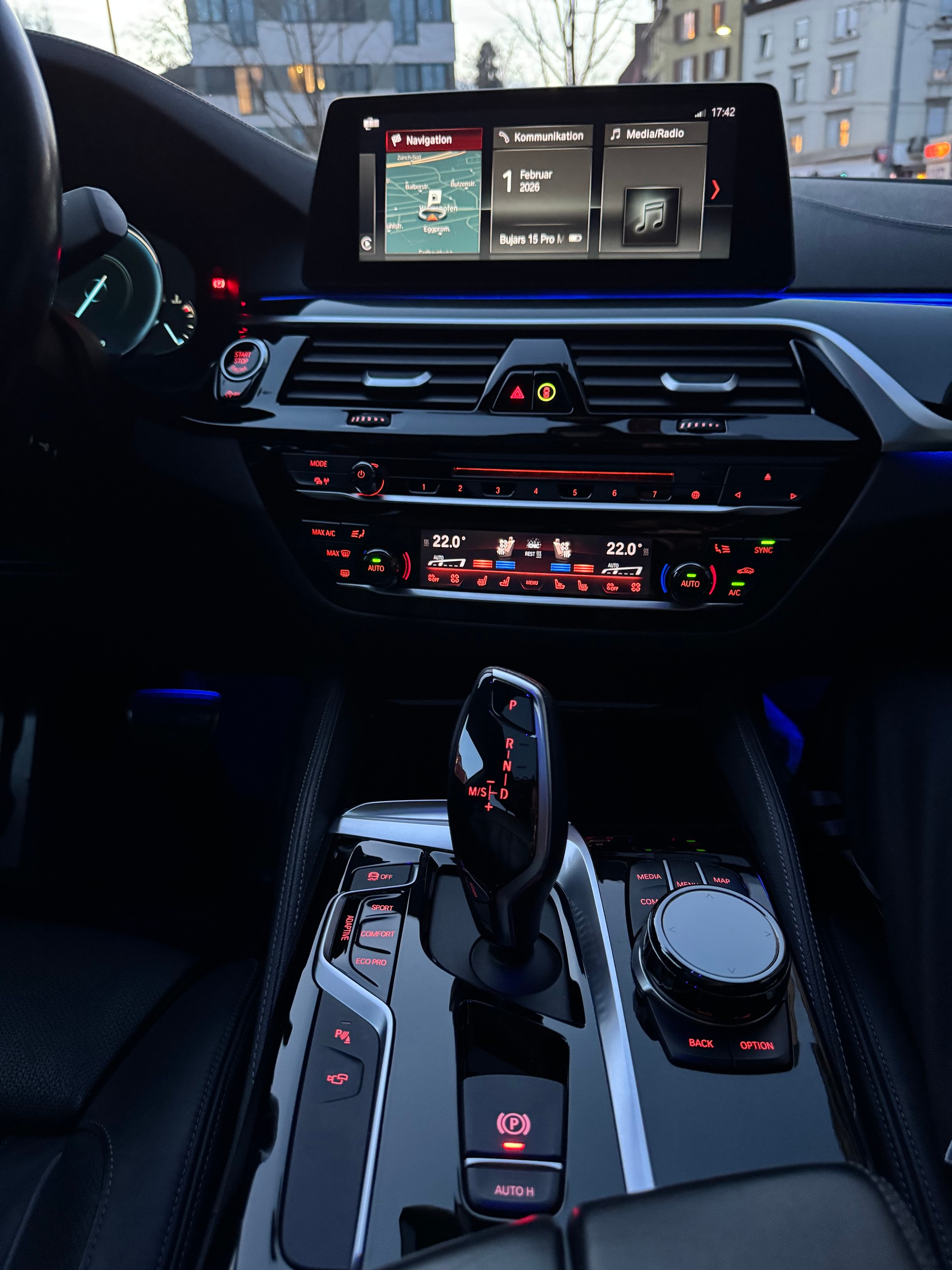 BMW M550i xDrive Steptronic-image-15