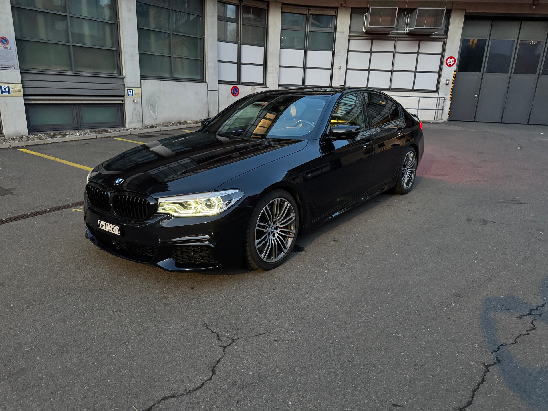 BMW M550i xDrive Steptronic-image-6