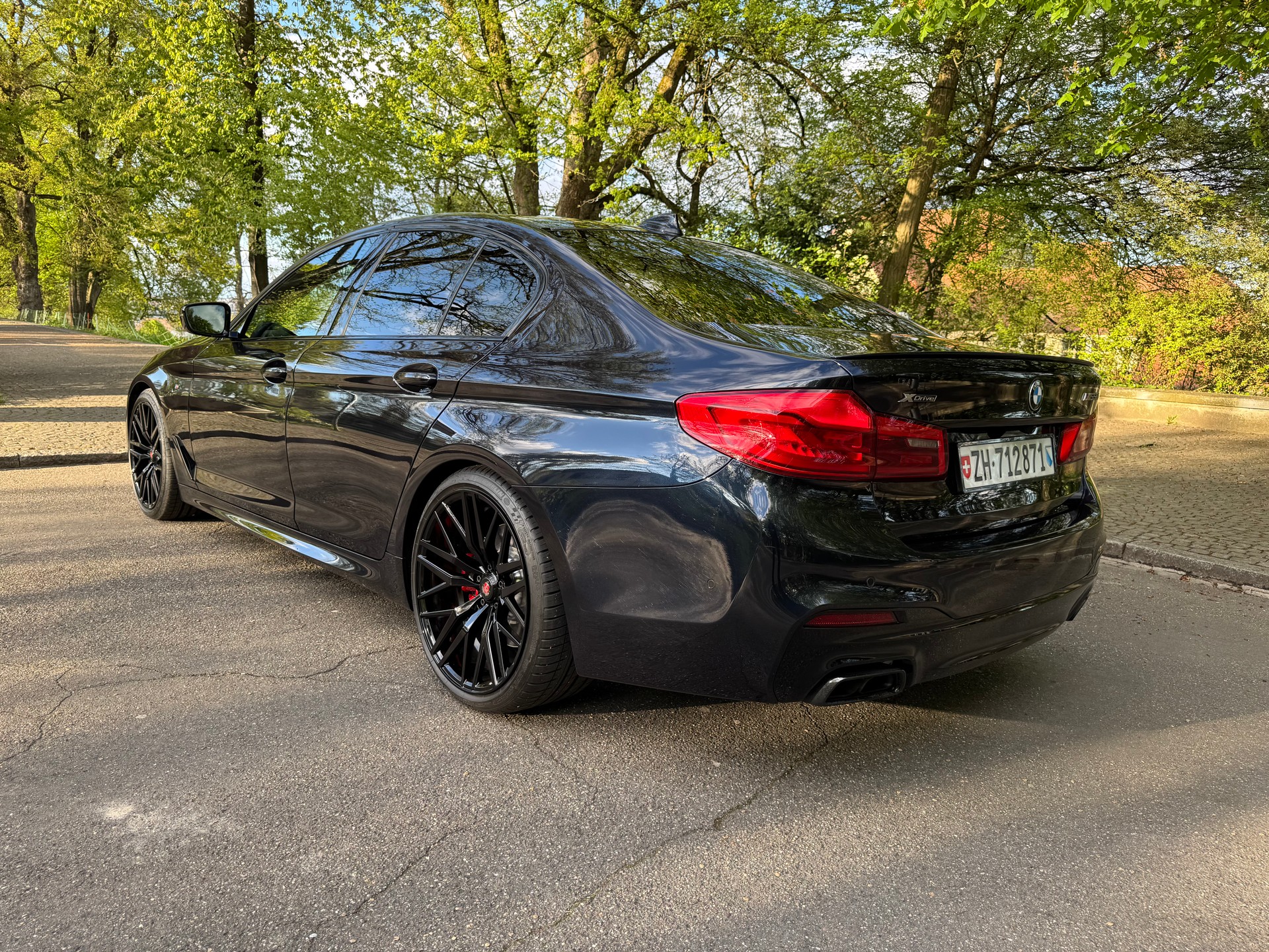 BMW M550i xDrive Steptronic-image-9