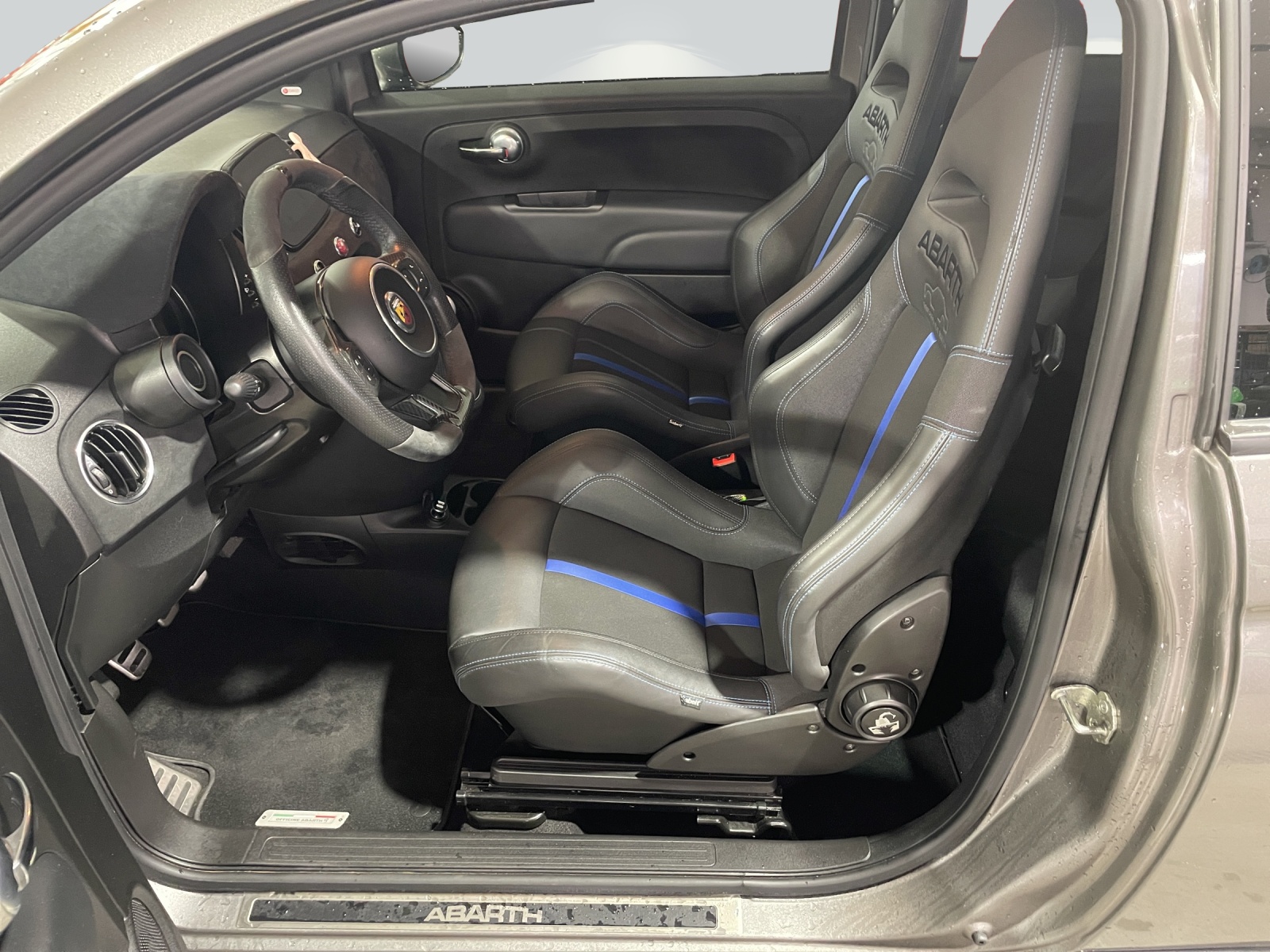 FIAT 695 1.4 16V Turbo Abarth Turismo-image-4