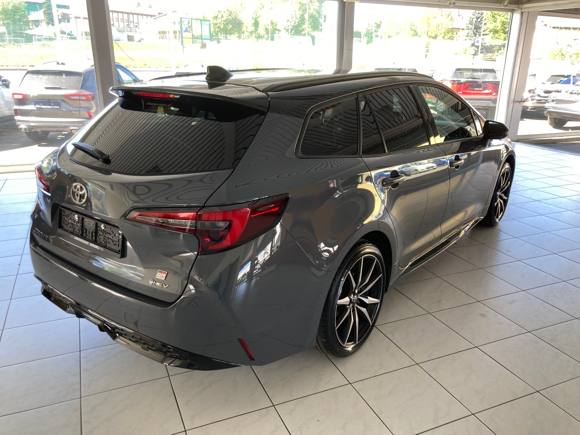 TOYOTA Corolla Touring Sports 2.0 HSD GR Sport e- CVT-image-3